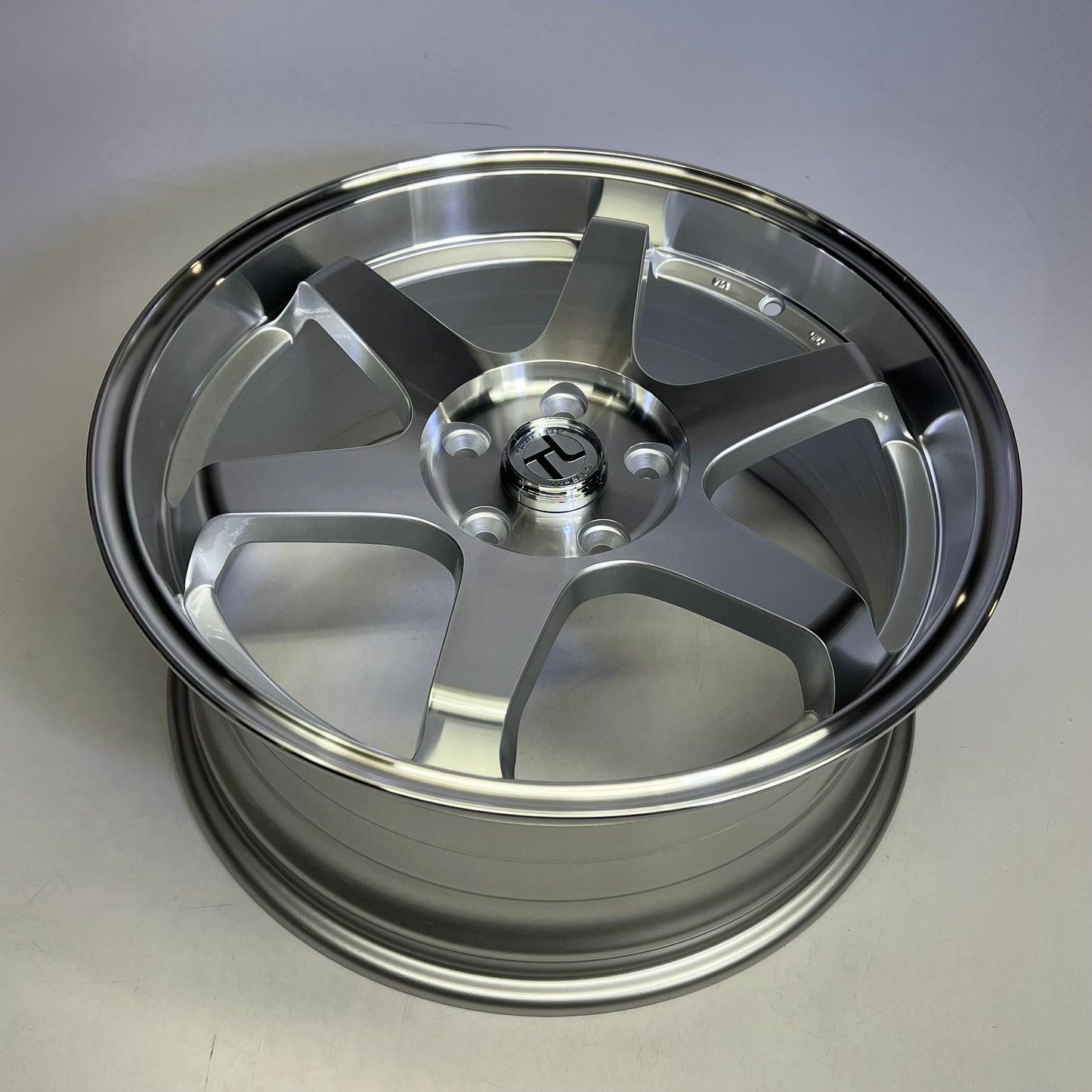 TRAKLITE Alloy Wheel Remanufactured 18x8 5x114.3 ET40 73.1 Hub Silver 657 HC1473-1
