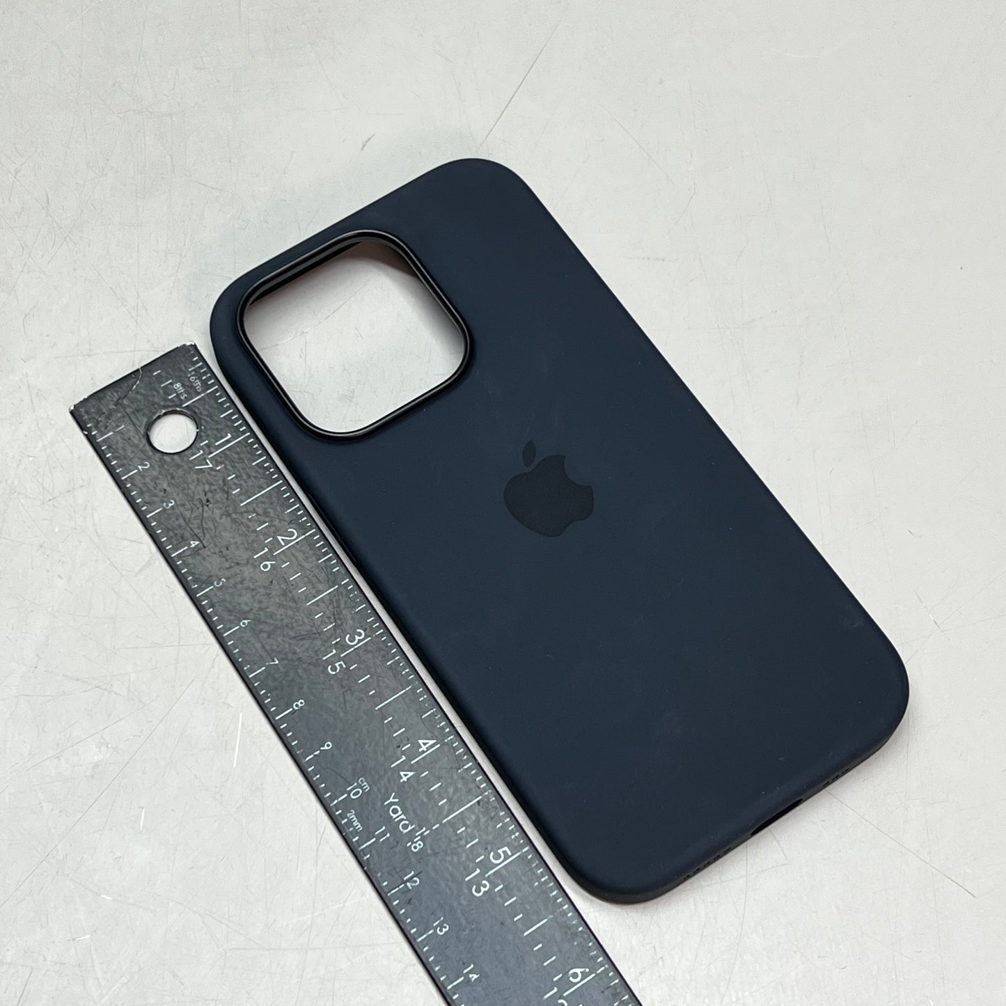 APPLE 14 Pro High Quality Silicone Case W/ MagSafe Midnight  MPTE3ZM/A (Return)