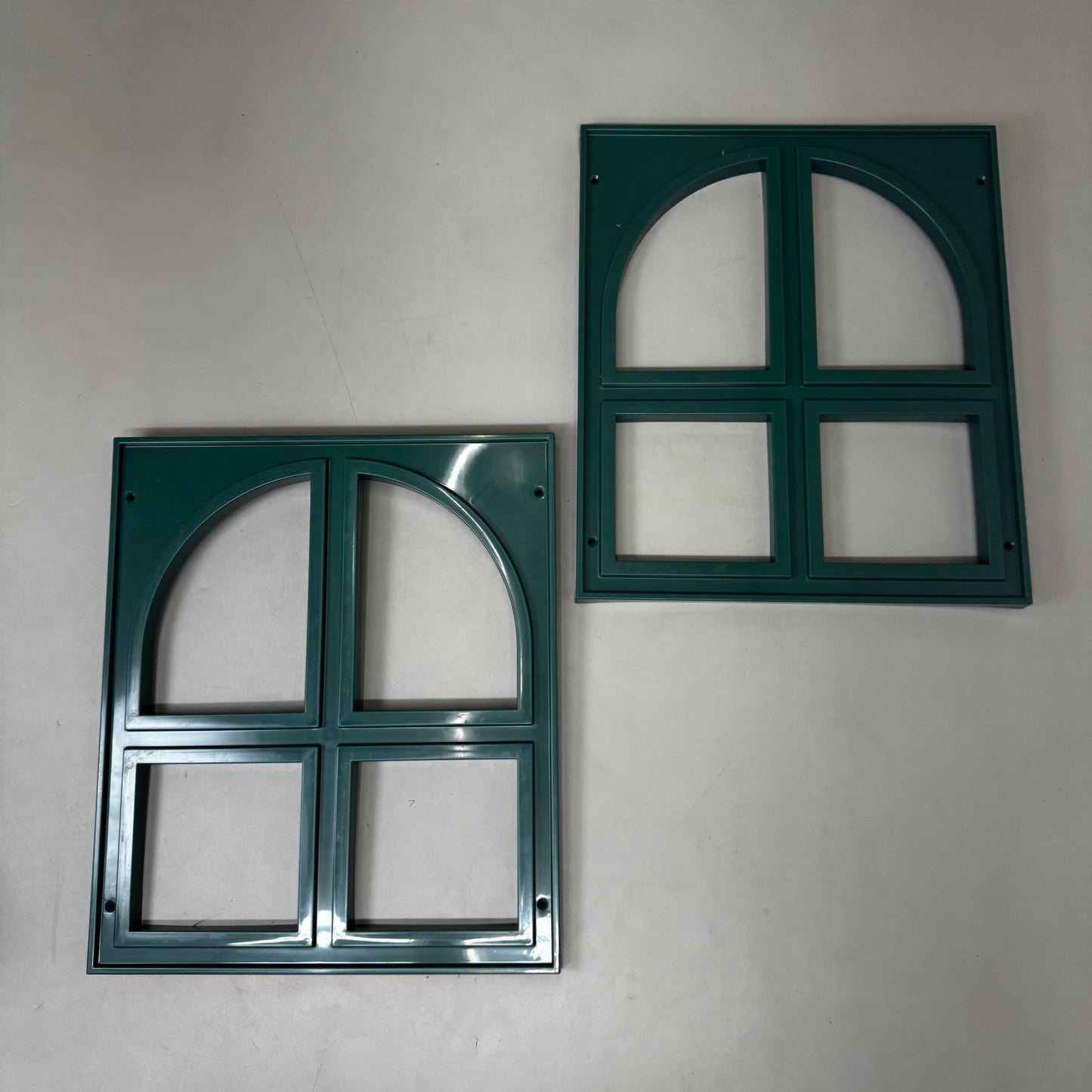 GORILLA (2 PACK) Playground Windows 16" X 13" Green 07-0029-G