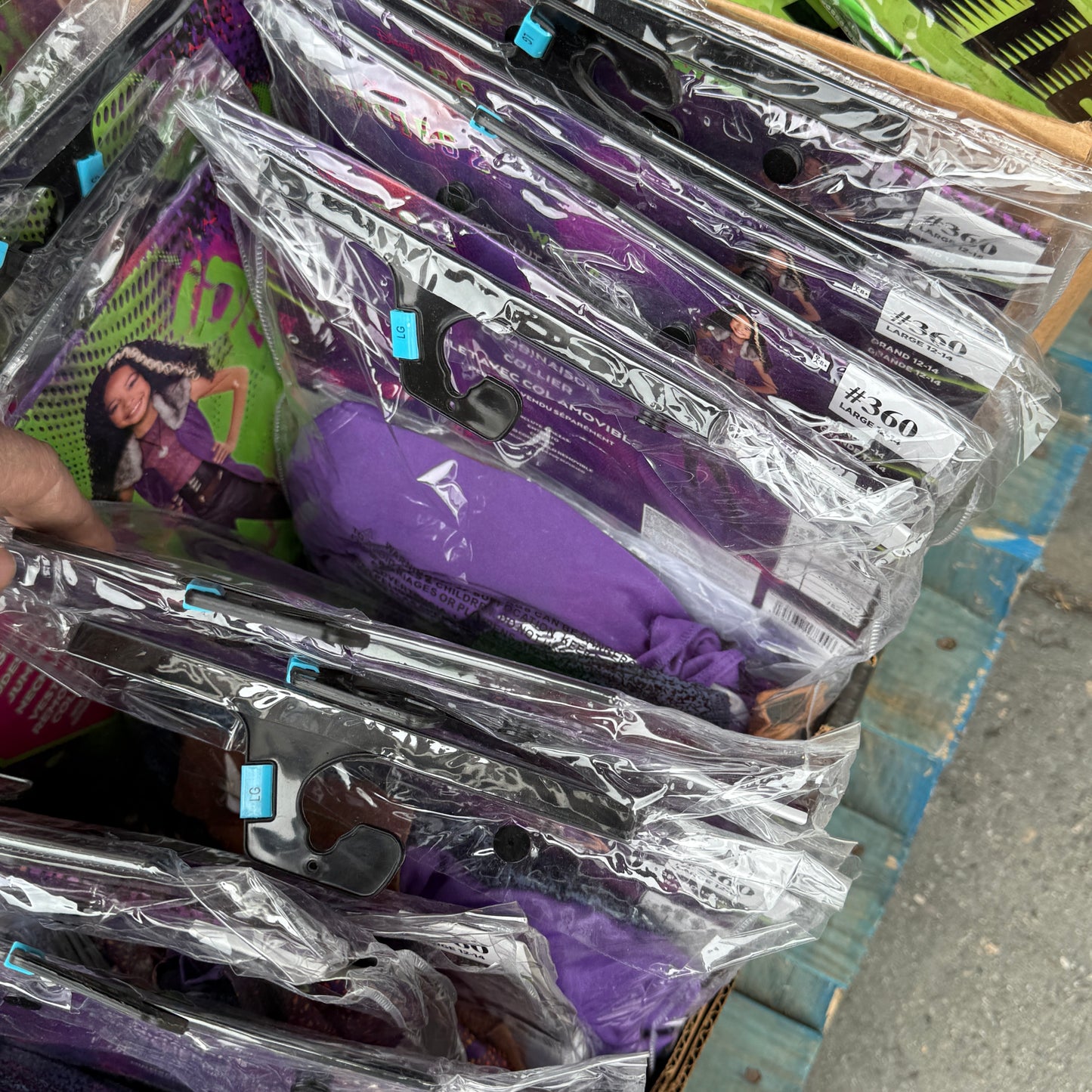 ZA@ Pallet of MIXED Halloween Costumes: Stranger Things, Billie Eilish, Zombies, 2 Overwatch (AS-IS)