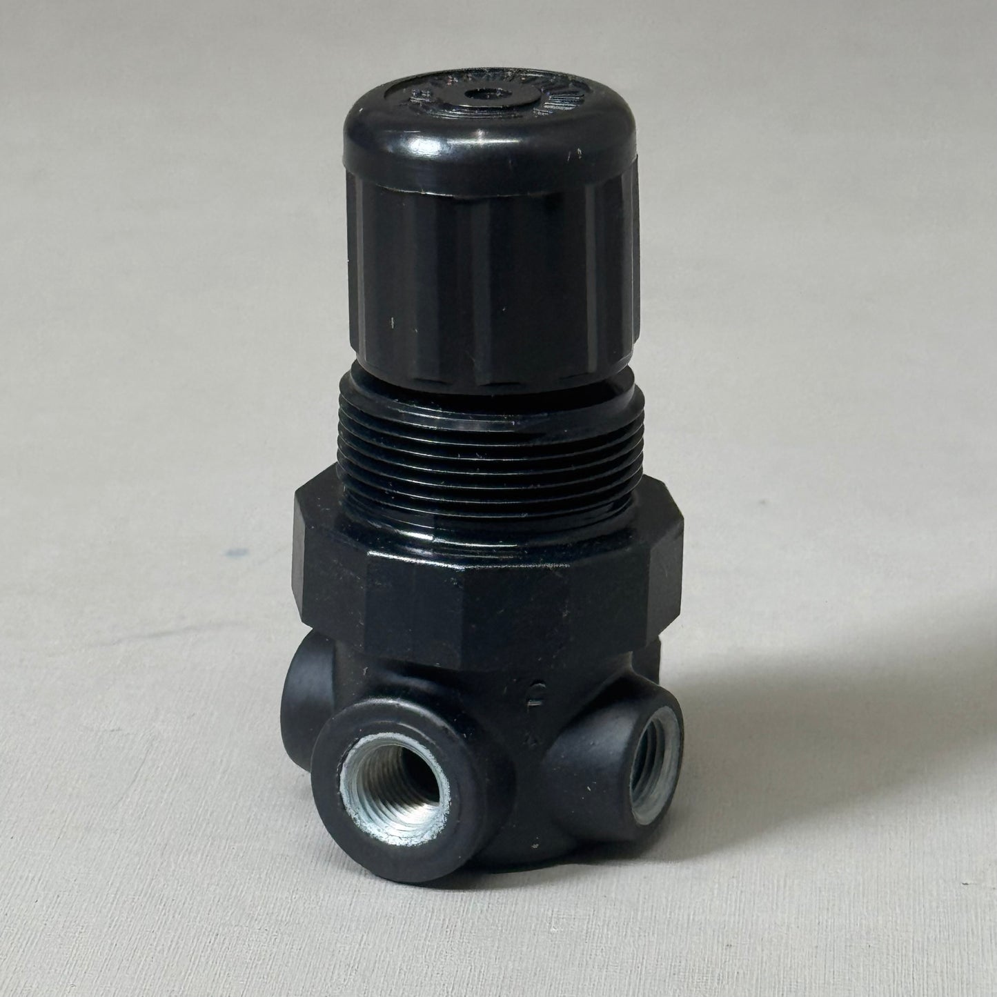 NORGREN Regulator 1/8" PTF 14 Scfm Reliving Diaphragm 5 to 50 Psig R07-100-RNEA