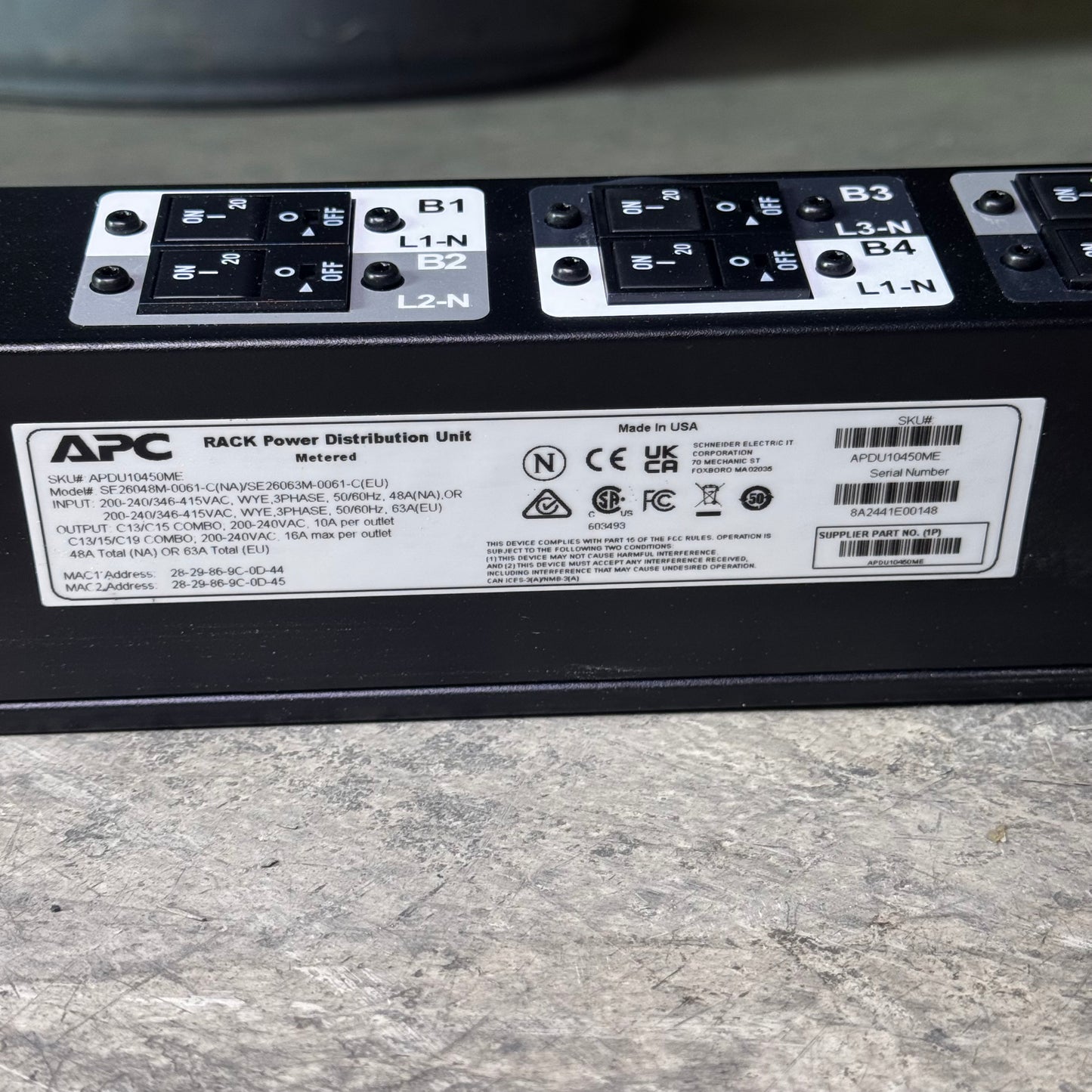 APC Power Distribution Units Input 200-240/346-415VAC  74"L Black SE26048M-0061-C