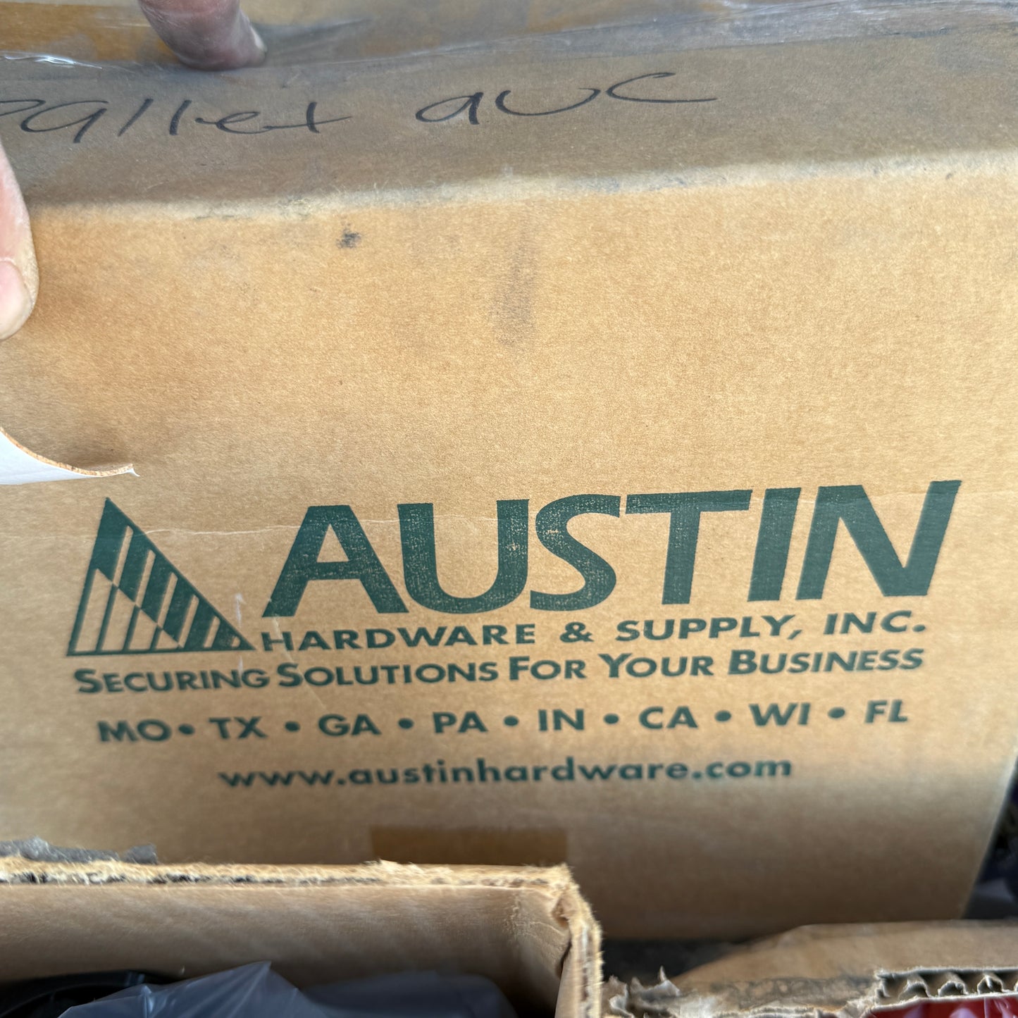 ZA@ Pallet of MIXED Paper Cups, Brackets, Fenders, Mate, Plumbing Parts, Hot Cup Sleeves, Bike Fender, & MORE! (AS-IS)