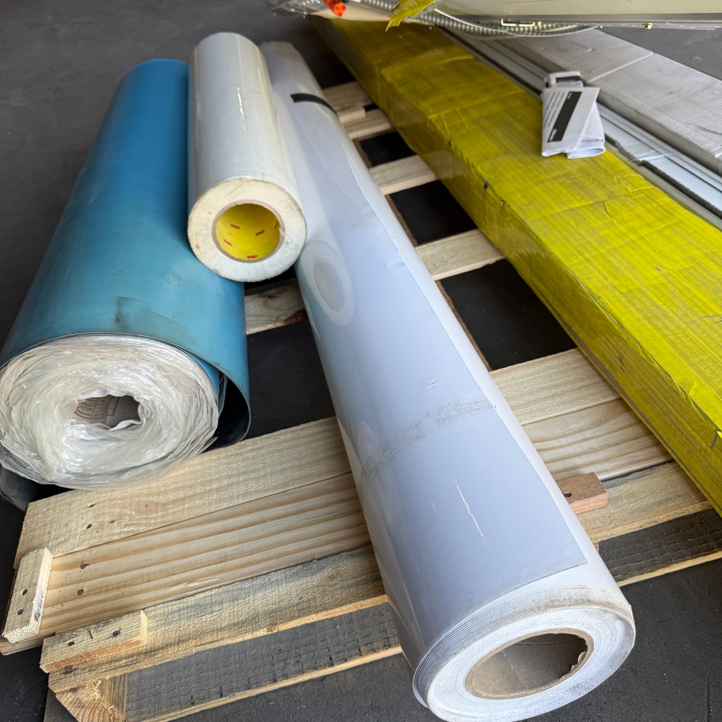 ZA@ Pallet of MIXED Rolls of Thick Blue Vinyl, Clear Vinyl, Pocket Door Frame, Lighting, & MORE! (AS-IS)