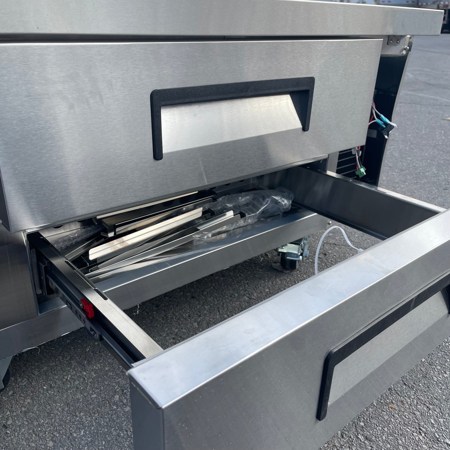AVANTCO 4-drawer Refrigerated Chef Base 84”x32”x26 Stainless Steel 178CBE84HC