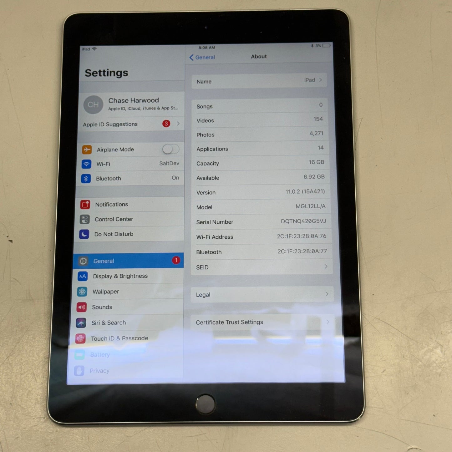 ZA@ APPLE iPad 16GB Memory (Activated but with account on it)