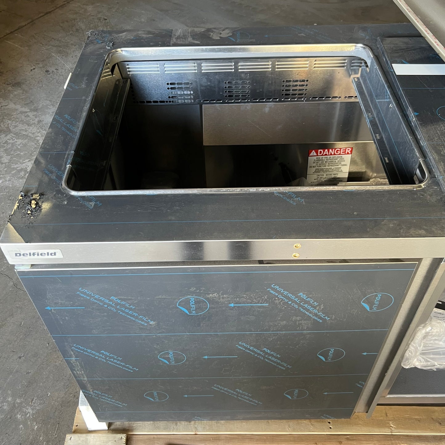 ZA@ Pallet of DELFIELD Cooler Cooling Box Sz 32”W x 60”L x 35”H  4460NP-24M-M777