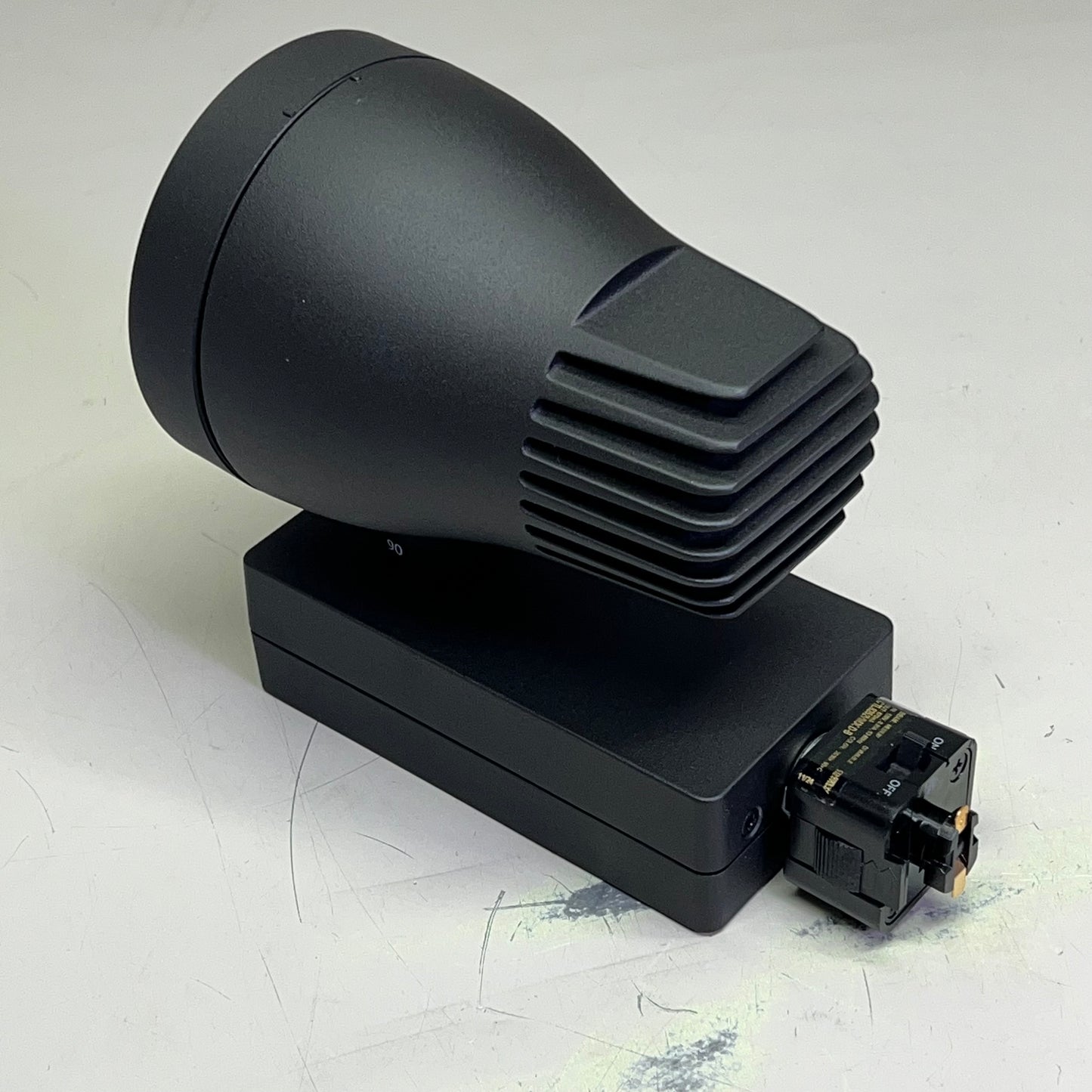 CONTECH LIGHTING Leviton Track Fixture Vert HSG 3000K CRI Black CTL8252VM3CD-B