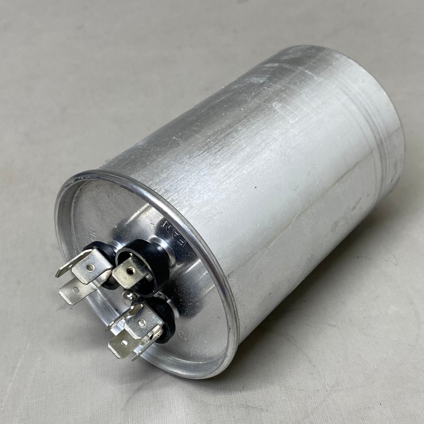 TITAN PRO Motor Run Capacitor 2.5"x3.74" Grey TRCFD4575