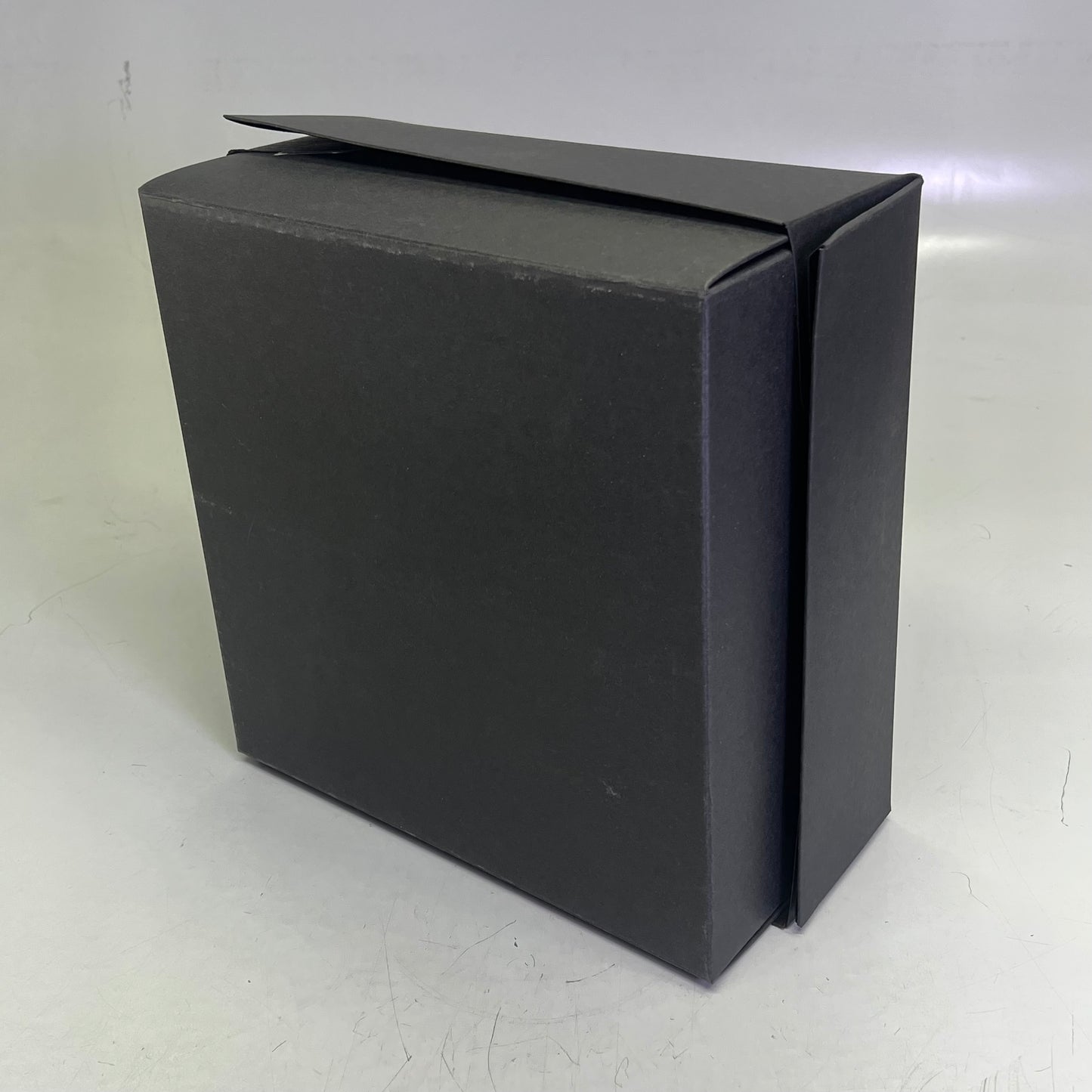 BLOOMINGDALE'S Chic Folding Gift Box 12"x12"x 6" Shiny / Matte Black