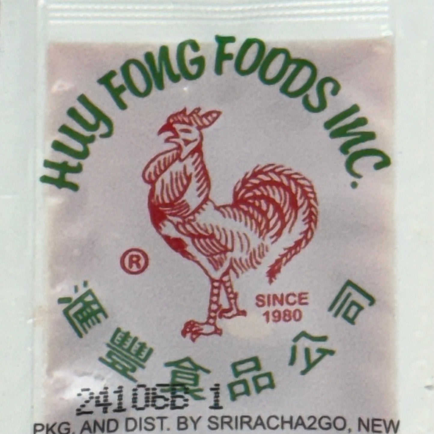 HUY FONG FOOD INC 200PK Sriracha Packets 6g  3”Lx1 1/8”W Plastic Bag White/Red Bag BB: 10/25 (Damaged Box)