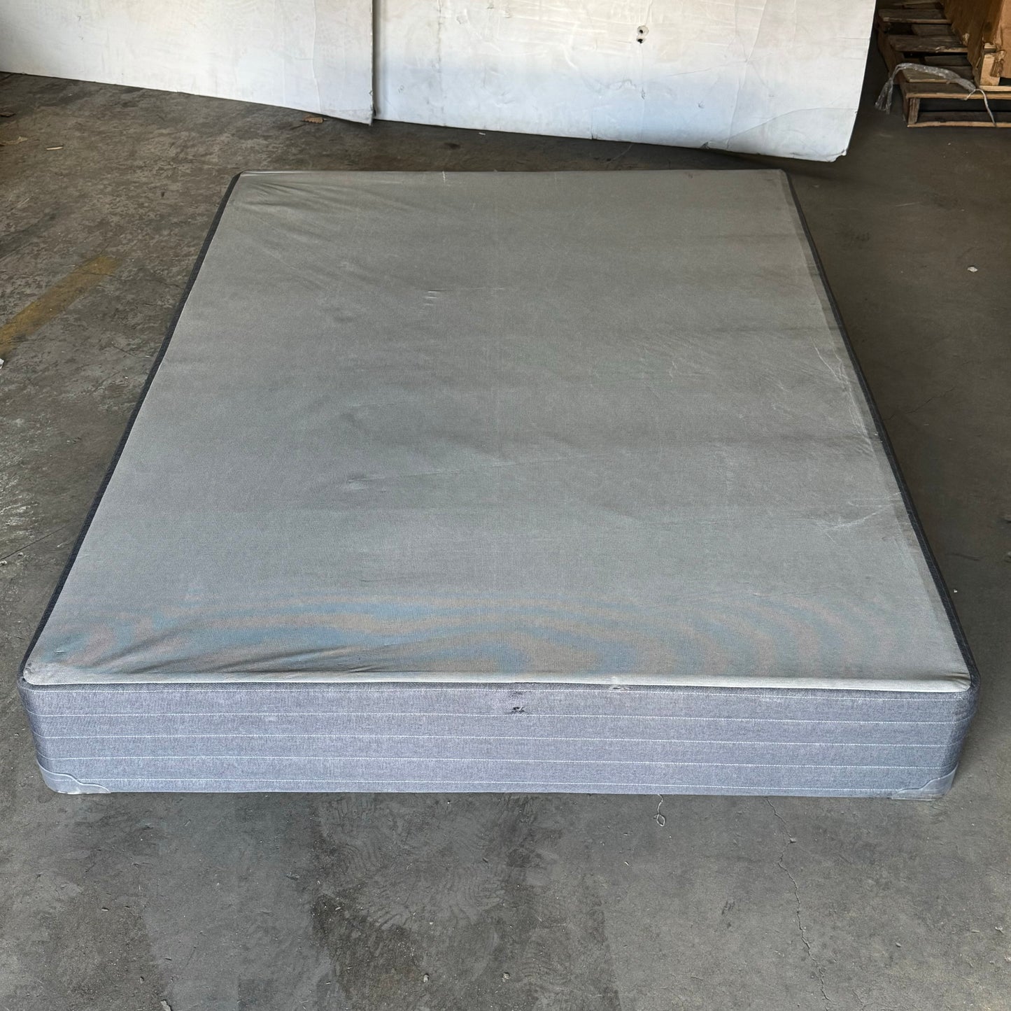 ZA@ WHITE ELEPHANT COLLECTION Mattress King CA-46257 (AZ) Sz E  75”x79” Grey & White (AS-IS, Damage)