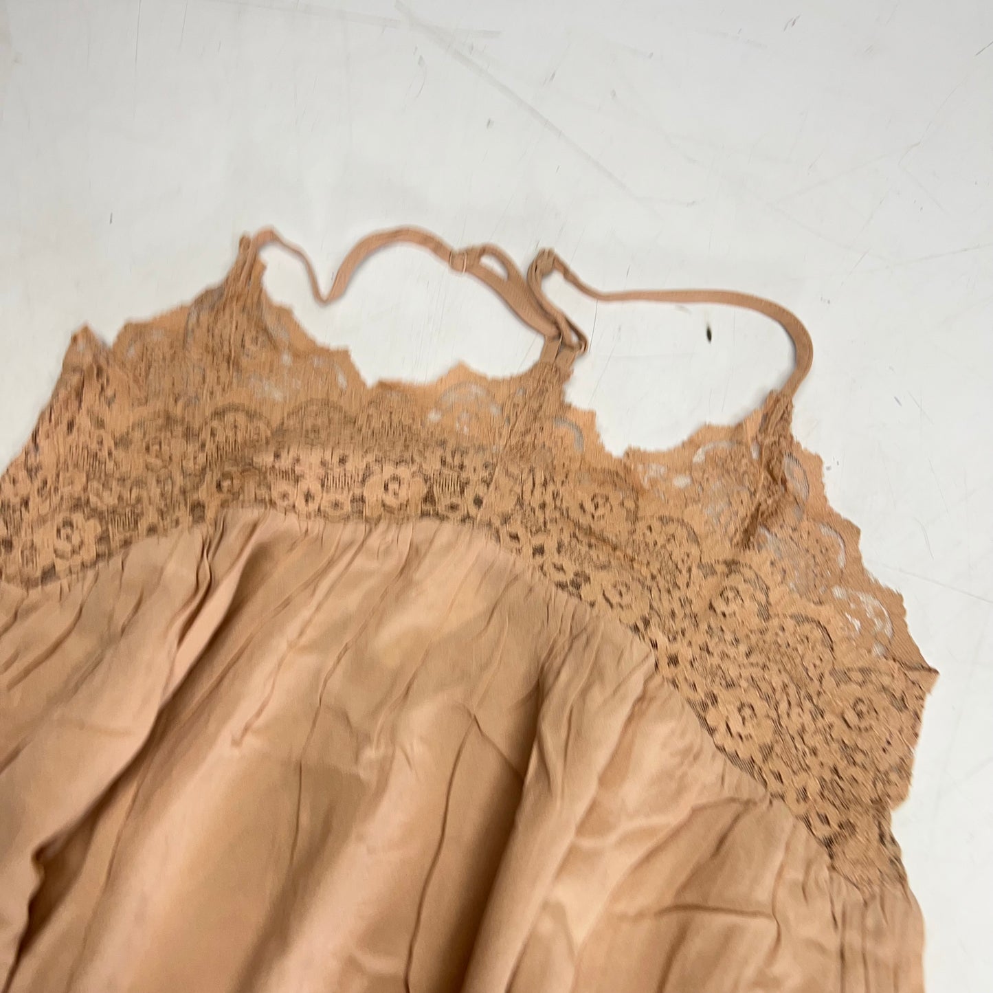 ZA@ FREE PEOPLE Fiona Lace Trim Slip Dress Women's Sz S Blush Sand 102276042 (As-Is, Small Snag on Straps)