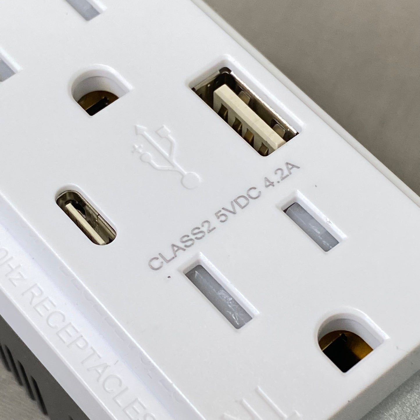 ELEGRP High Speed Duplex USB Receptacle 4.57"x1.93"x2.8" White R1615D42AC-WH