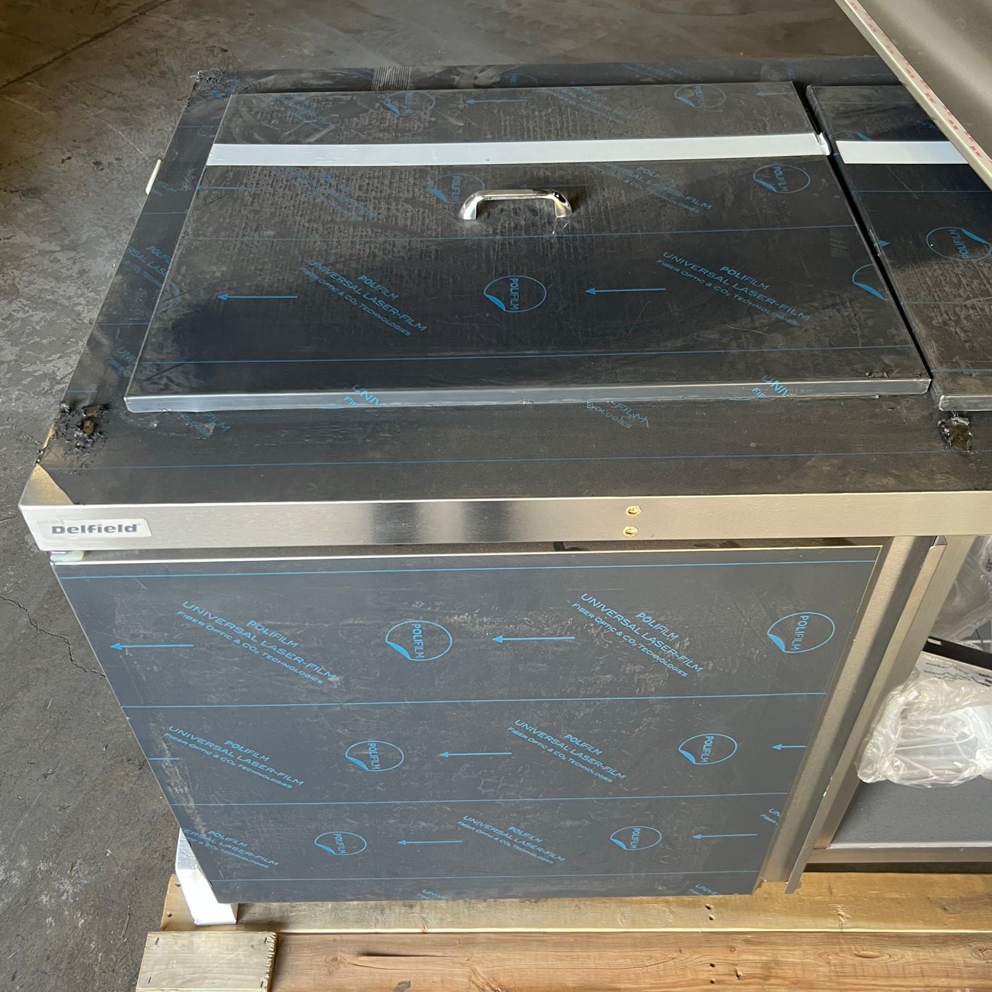 ZA@ Pallet of DELFIELD Cooler Cooling Box Sz 32”W x 60”L x 35”H  4460NP-24M-M777