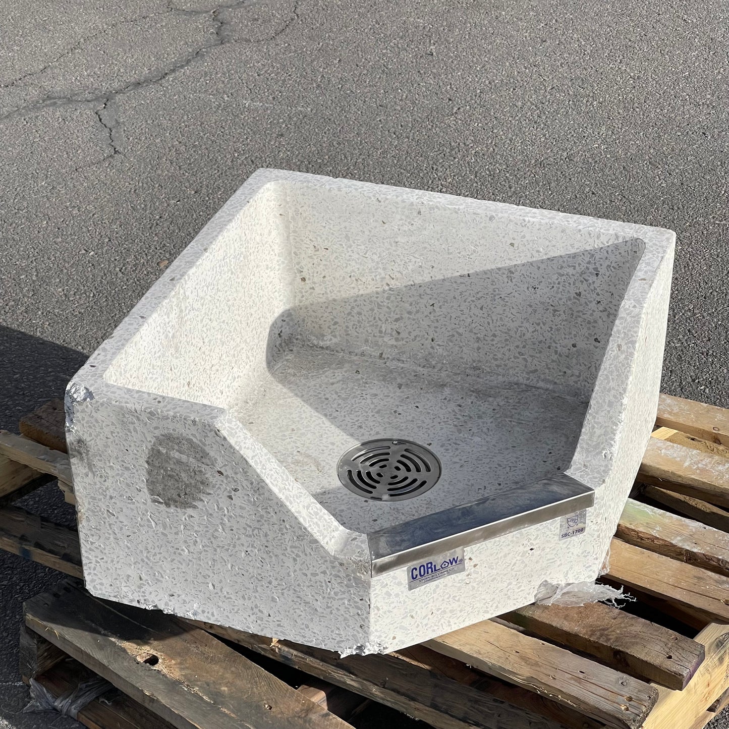 ZA@ Pallet of CORLOW Floor Mop Basin/Sink SBC-1700 (AS-IS)
