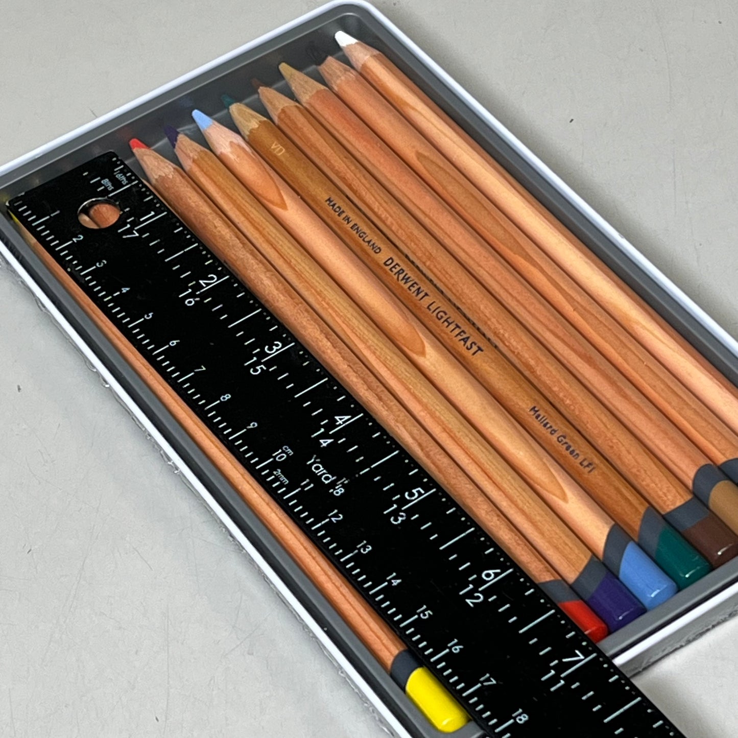 DERWENT (12 COUNT) Lightfast Pencils Water Soluble in Metal Tin Case 2302719