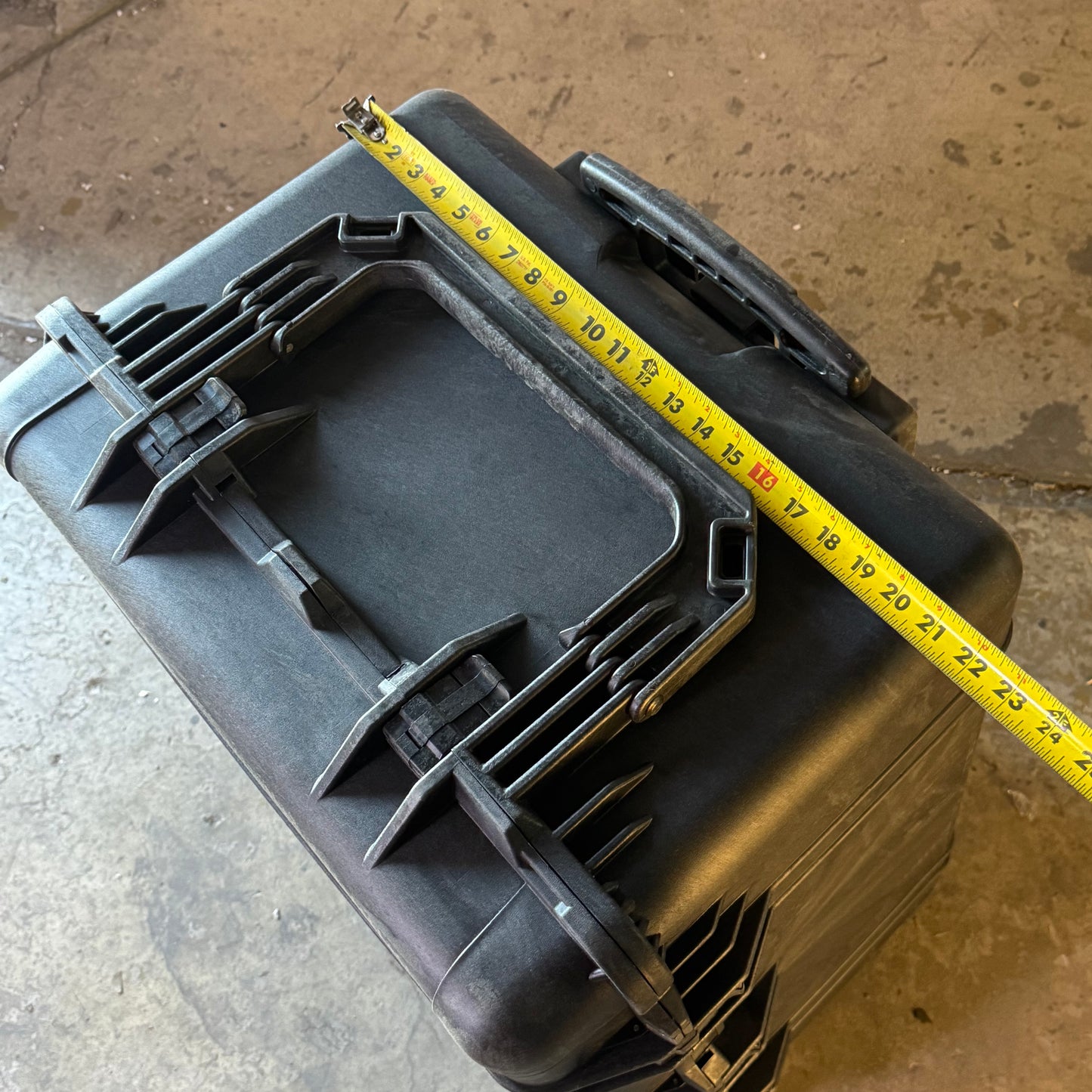 PELICAN 1630 Protector Transport Case 31.28 X 24.21 X 17.48" Black 1630-001-1|10