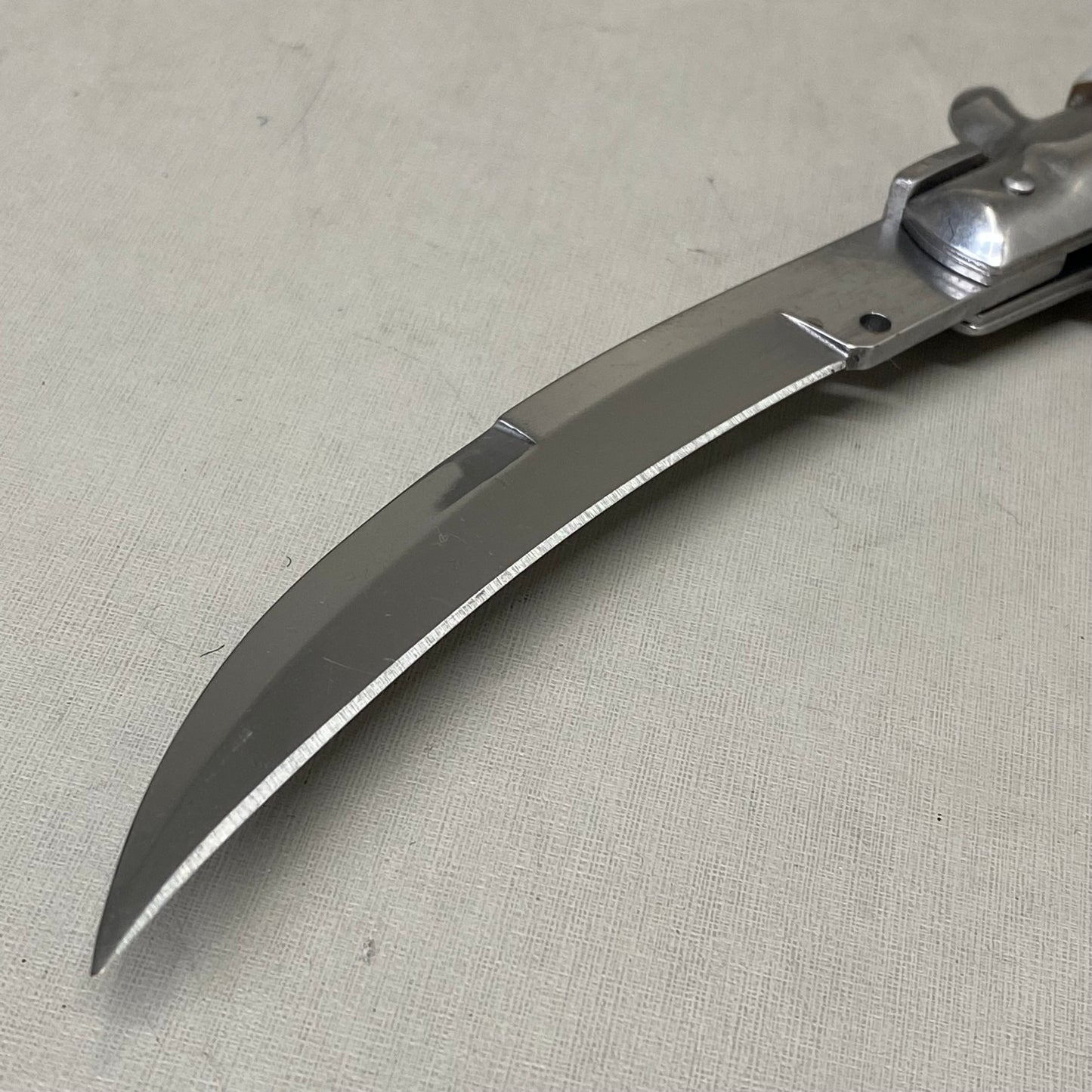 ZA@ ARMED FORCE TACTICAL Handcrafted OTF Pocket Knife  4" Blade 9" Overall Length White ST-6CWP