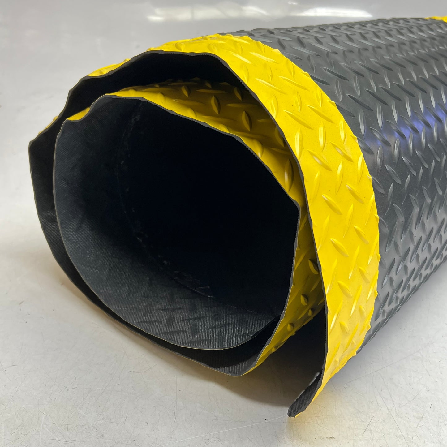 Industrial Anti-fatigue Mat Thick Foam Lining 70"x24" Yellow Safety Border