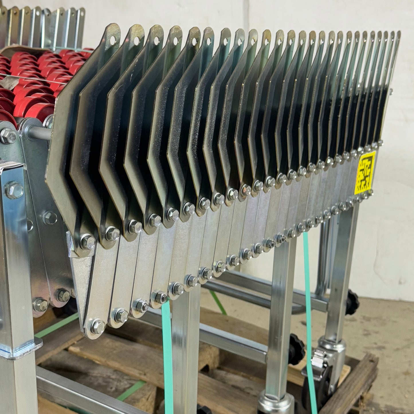 FMH CONVEYORS Flexible Gravity Skate Wheel Conveyor Sz 30” H 0333481