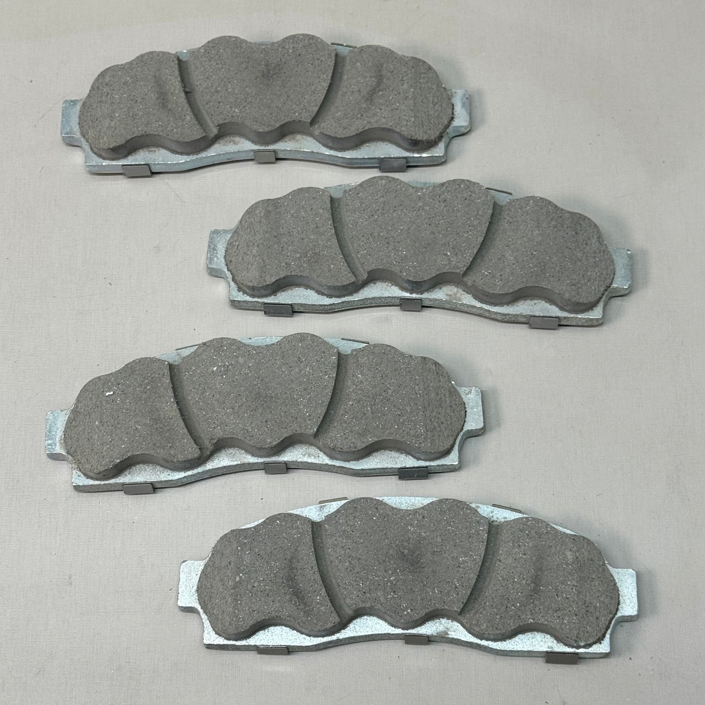 WAGNER OEx Premium Ceramic Disc Brake Pad Set 6" x 2" Grey OEX833