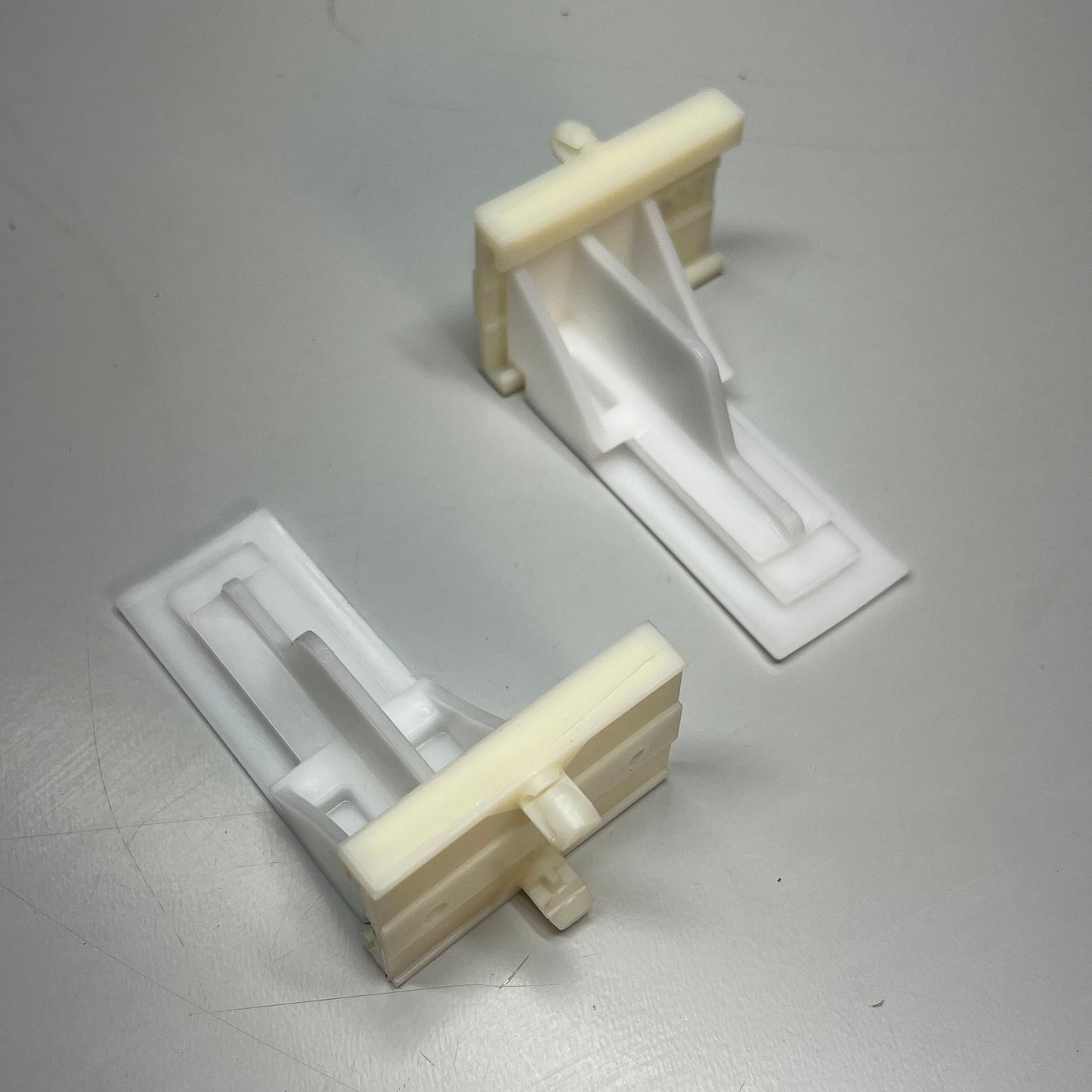 TENN-TEX PLASTICS  (400 CASE) Undermount Dowelled Brackets 47mm-51mm White C-316