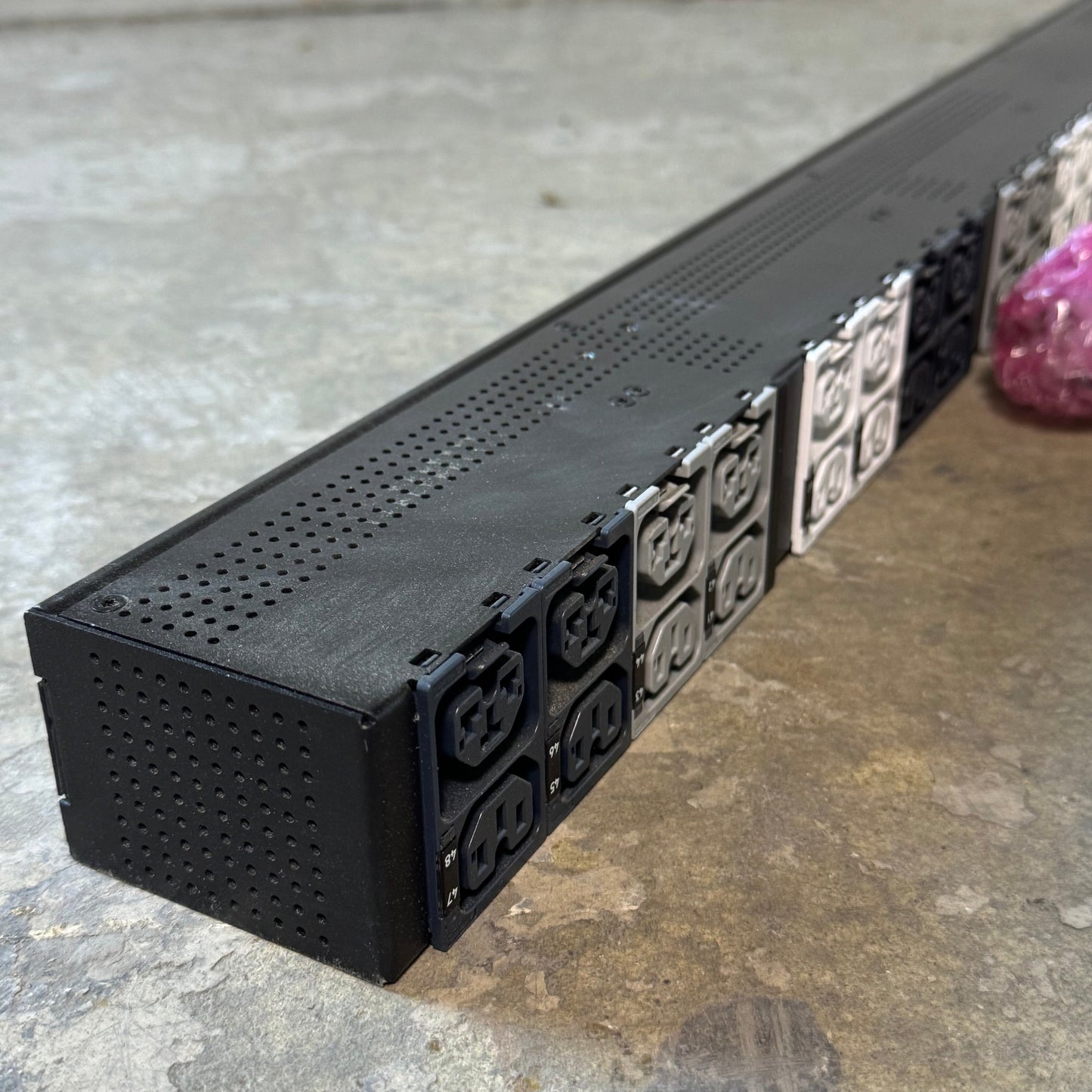 APC Power Distribution Units Input 200-240Vac Delta 24A/ SE24024SMBO-0062-C