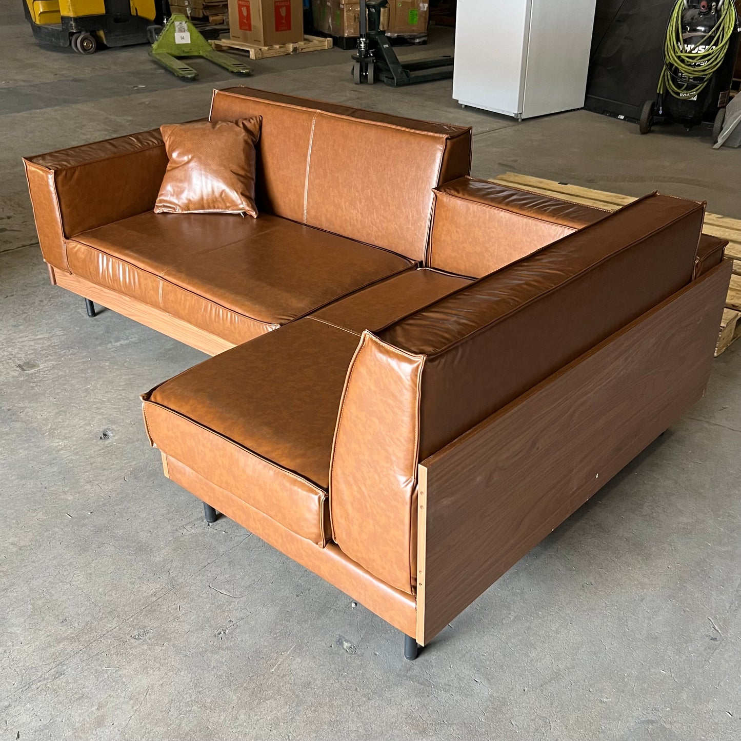 Leather Sectional Sofa 92"L x 55"W x 33"H Brown (New Other)