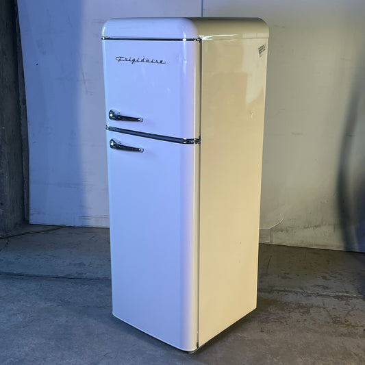 ZA@ FRIGIDAIRE Mini Fridge W/ Rounded Corners & Freezer 56" 2 Door 7.5 Cu Ft Of Ca|pacity Cream (As-is)