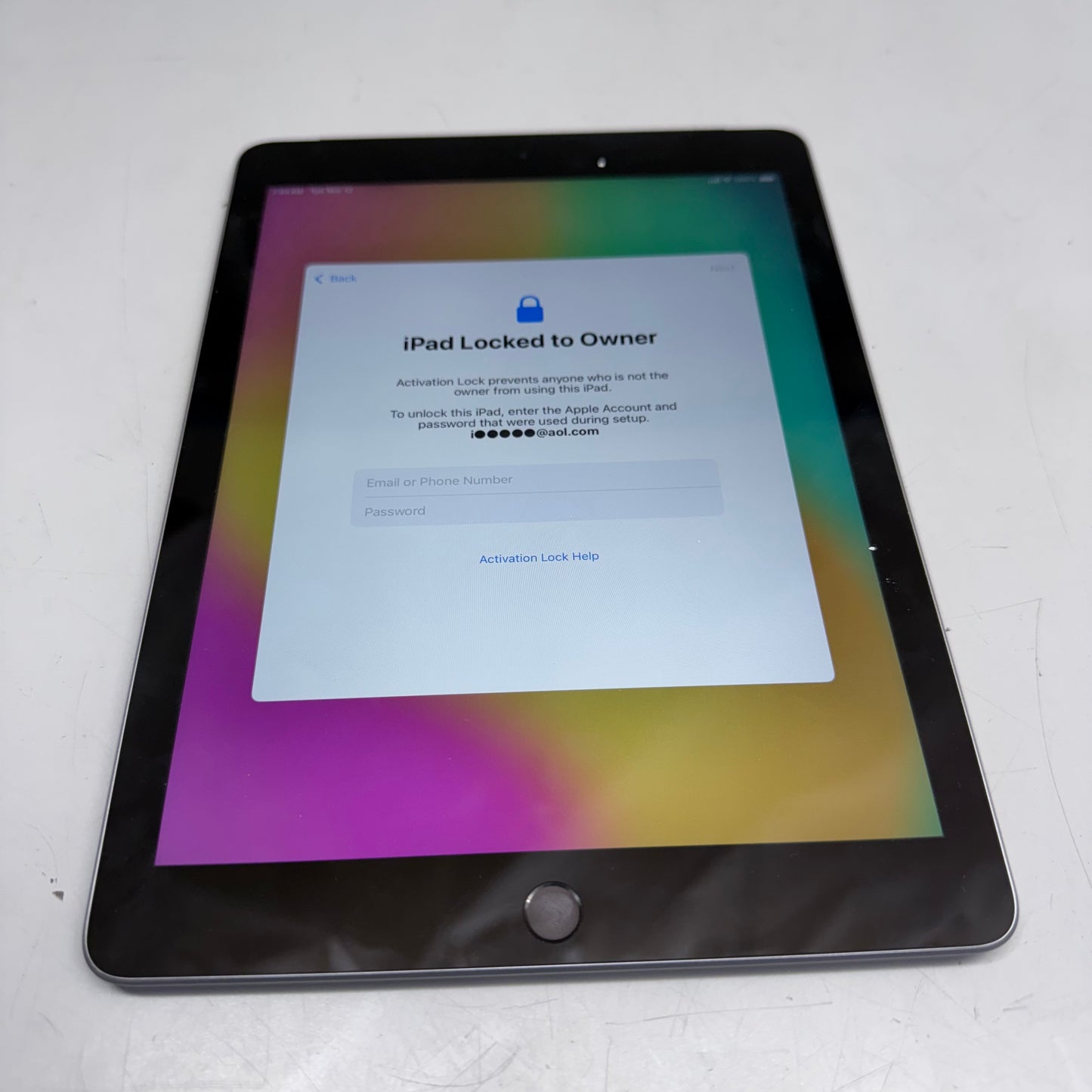 ZA@ APPLE iPad with iCloud Grey Aluminum (Account Locked)