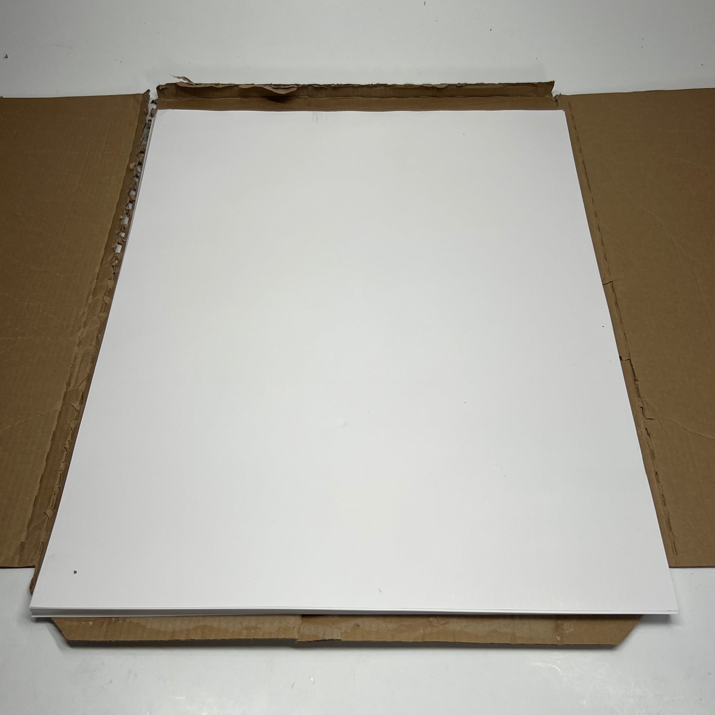 ZA@ UCREATE (50 Sheets) Poster Board Sz 22" x 28", White PCAR13841 (New Other, Distressed Box)