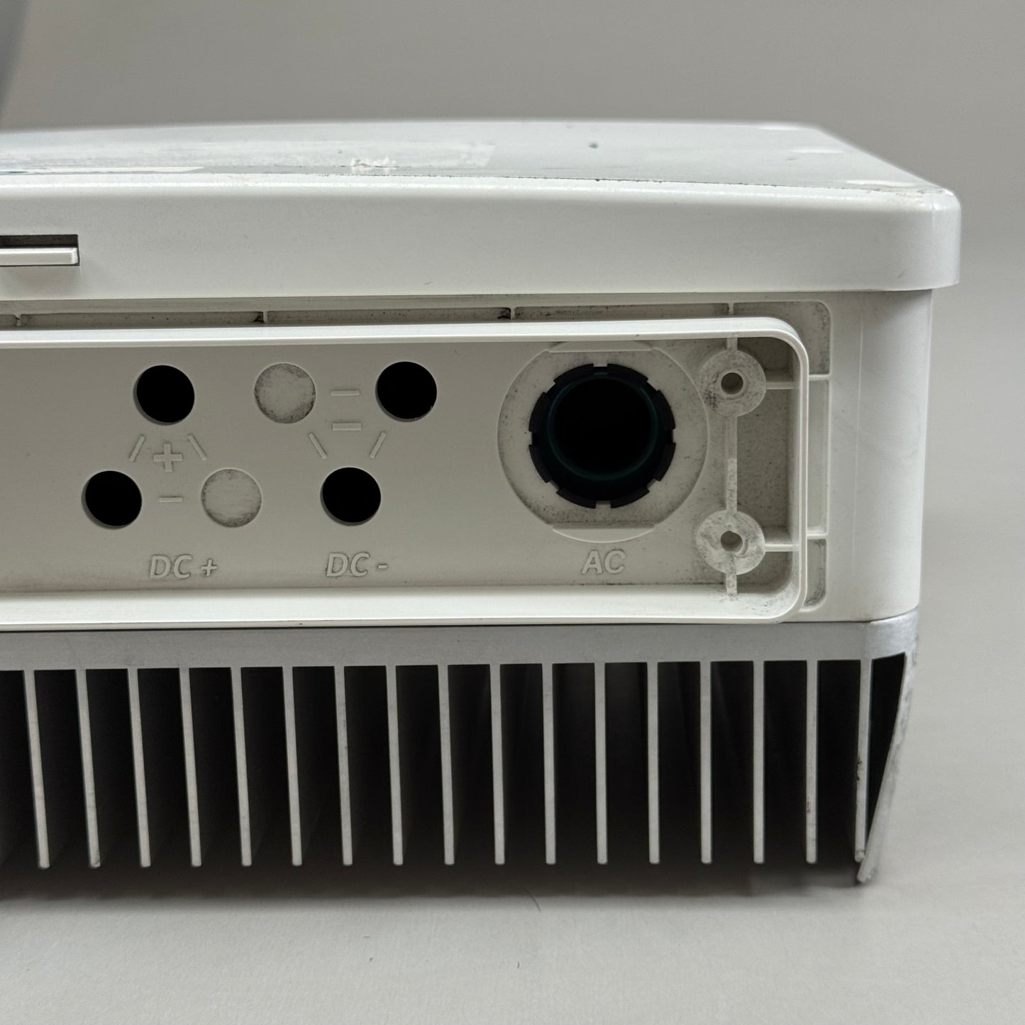 SOLAREDGE Photovoltaic Rapid Shutdown System  14"x11"x6" White 73053922-D3 (As-is (See Images))