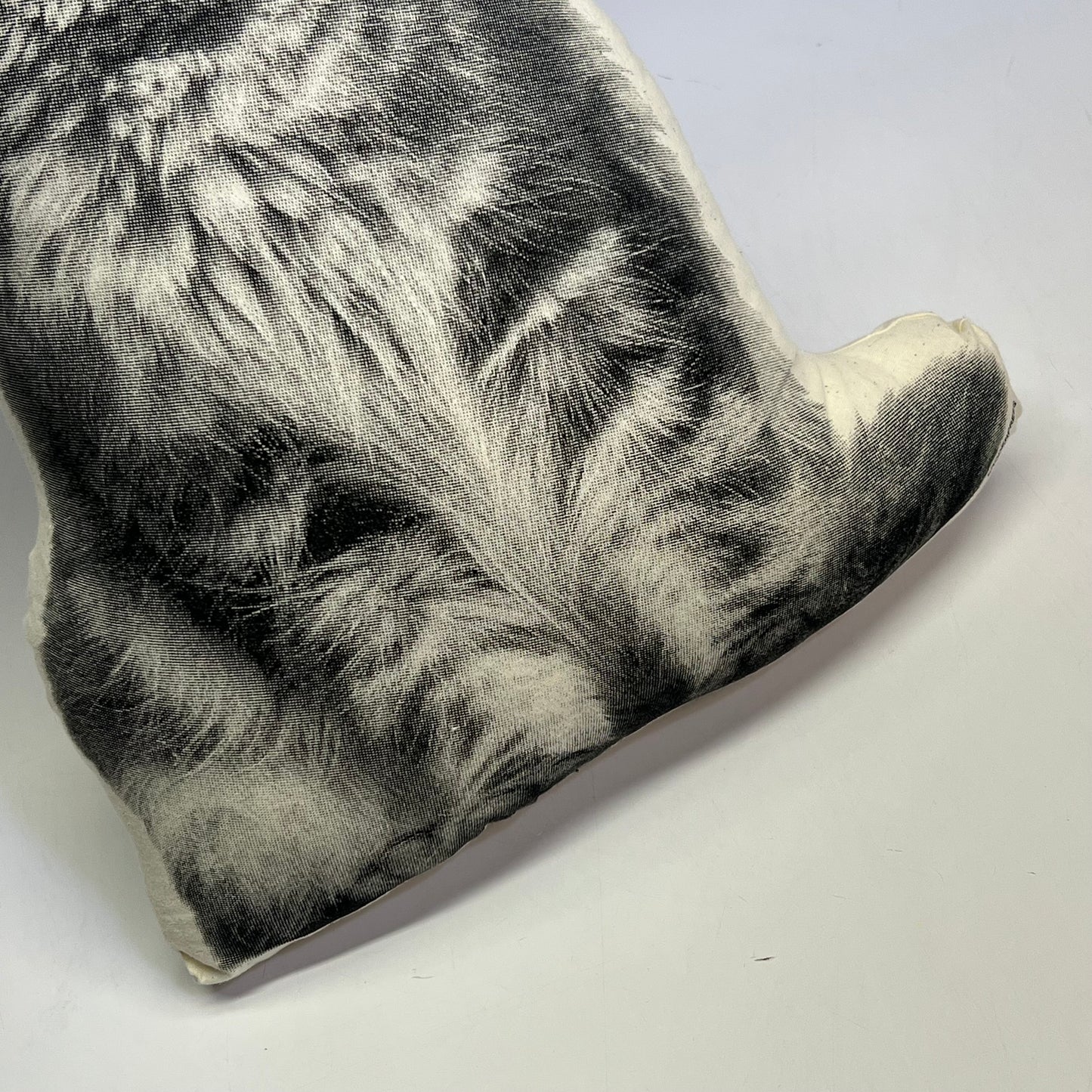 BRODERPRESS Hand Silkscreened Contoured Maine Coon Pillow 17"x11" Black & White