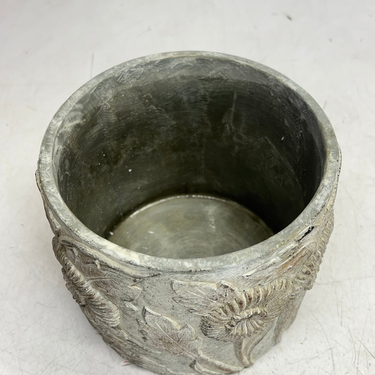 ZA@ SILVER TREE Cement Flower Pattern Plant Pot  6.5" Dia 6" Deep Grey A18601
