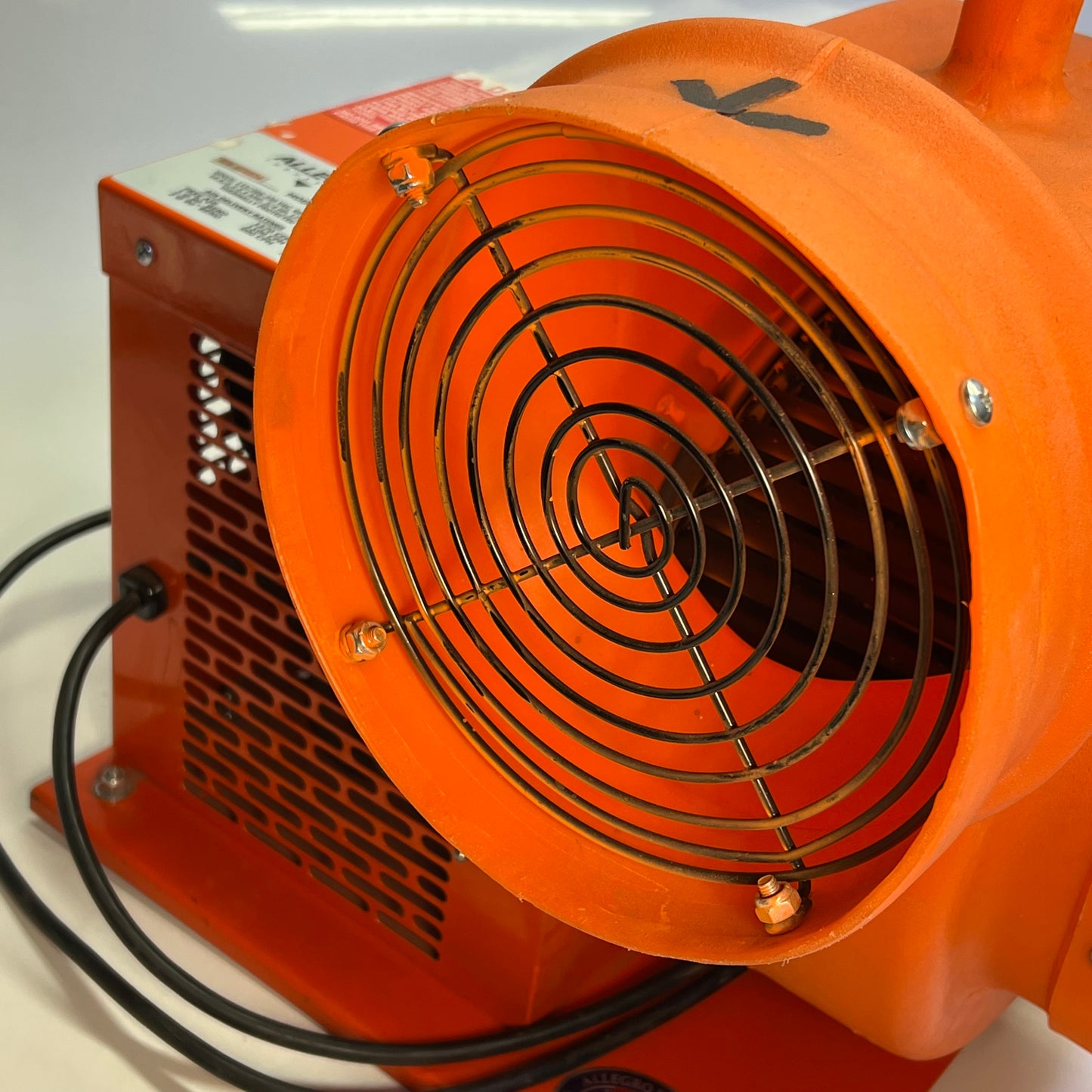 ALLEGRO Centrifugal High Output Blower W/ Attachments Orange 9504-50 (Pre-Owned)