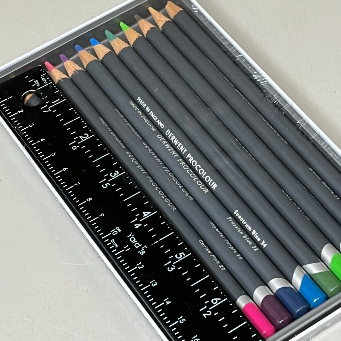 DERWENT (12 COUNT) Procolour Pencils Water Soluble in Metal Tin Case 2302505