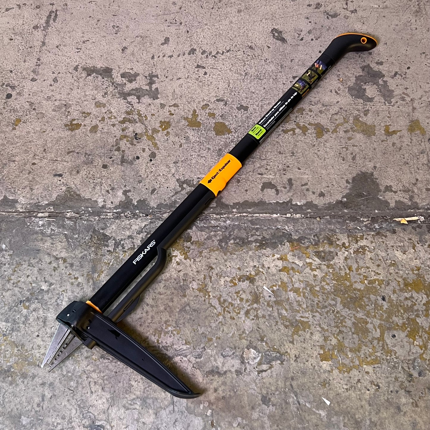FISKARS Deluxe Stand-up 4 Claw Long Handle Weed Puller Tool Sz 39"L Black 1074437
