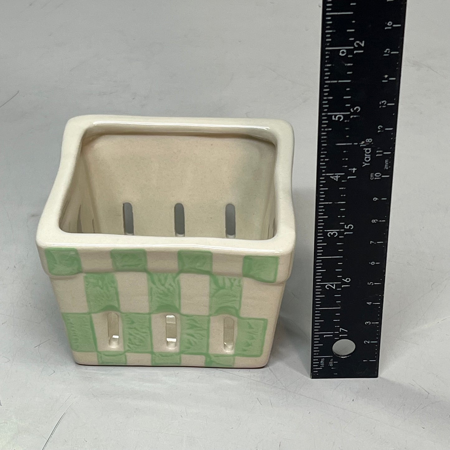 CREATIVE CO-OP Hand-Painted Stoneware Berry Basket 4"x2-3/4"HMulticolor DG0460A