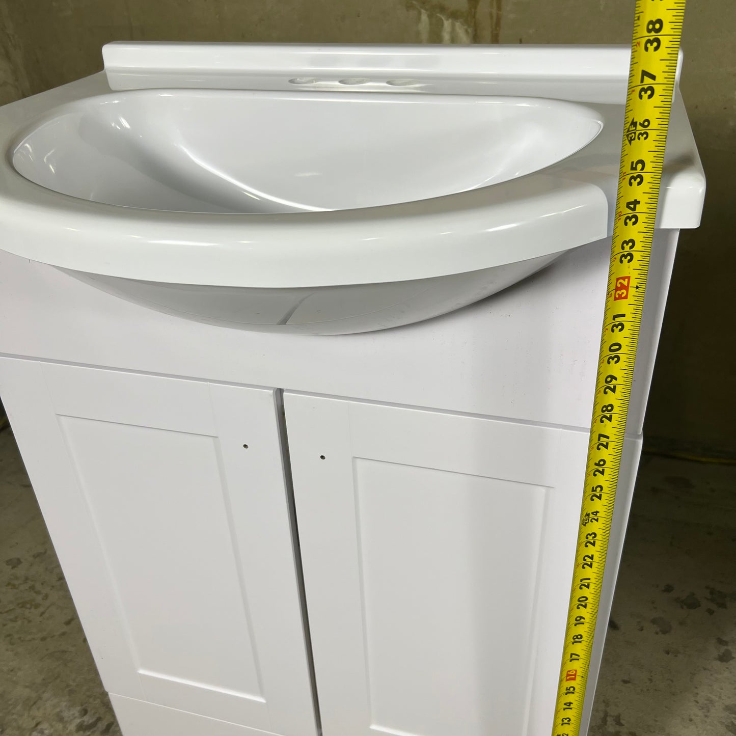 ZENNA HOME Single White Vanity Combo Sz 33” H x 24” L x 18” W RBC24WW