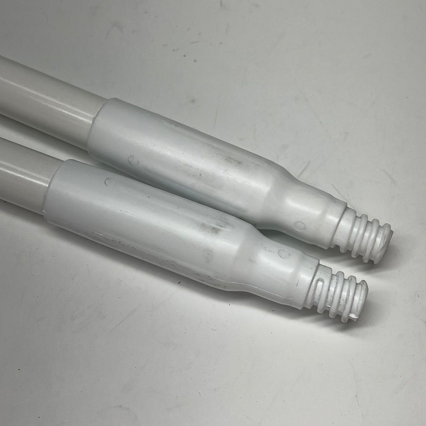 SPARTA (2 PACK) Color Code Fiberglass Handle 60" 3/4" Thread White 40225EC02