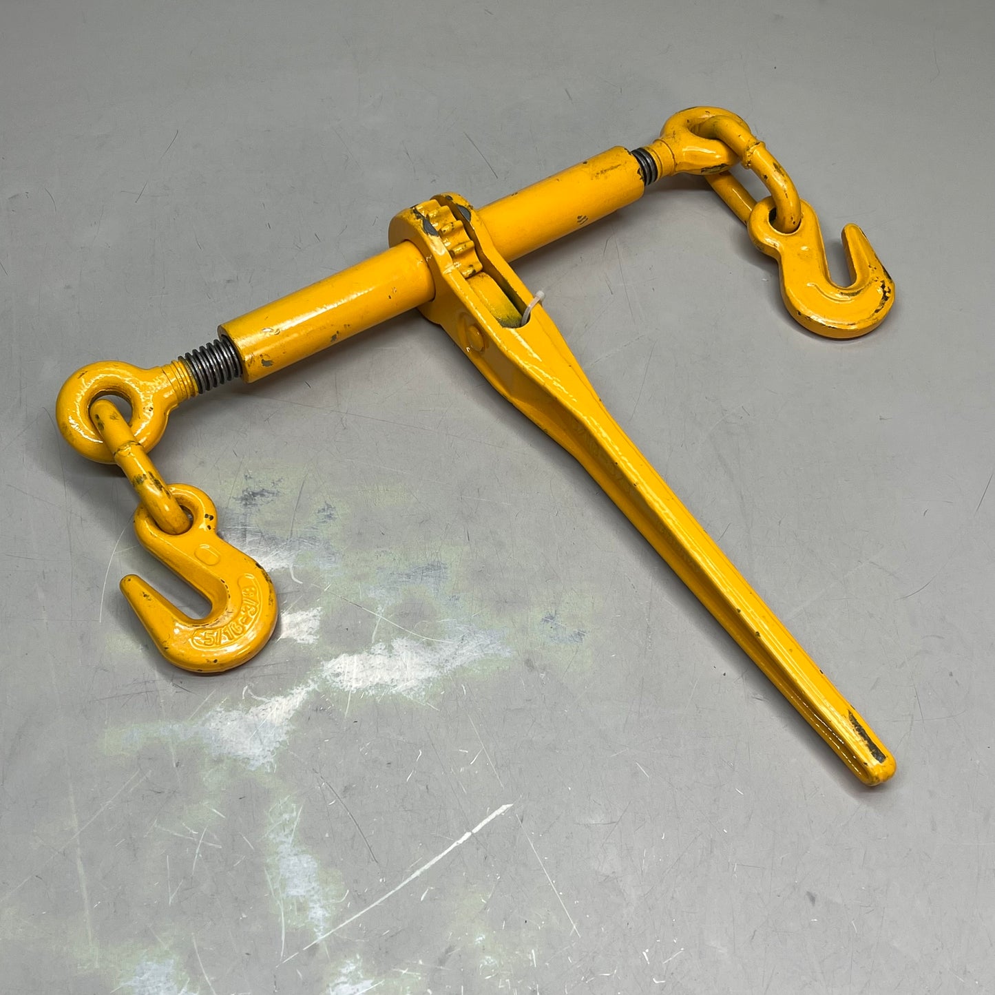 KINGCHAIN Ratchet Type Load Binder W/ Grab Hooks  5/16"-3/8" 5400lbs (Used)