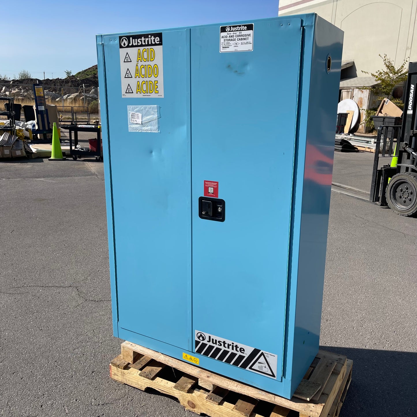 Z@ Pallet of JUSTRITE Sure-Grip EX Acid and Corrosive Storage Cabinet 45 Gal Capacity 65"x43.5"x18" (A)