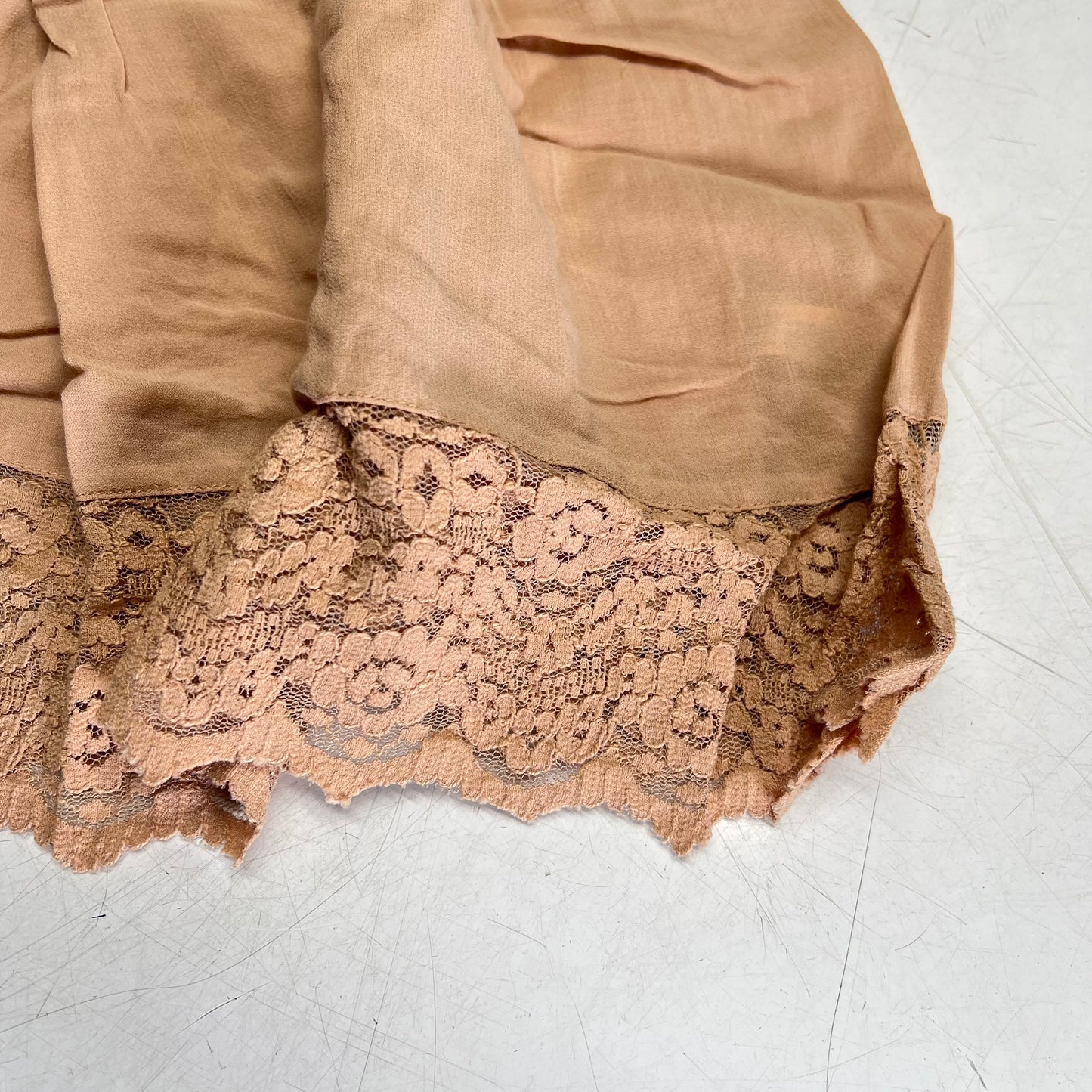 ZA@ FREE PEOPLE Fiona Lace Trim Slip Dress Women's Sz S Blush Sand 102276042 (As-Is, Small Snag on Straps)