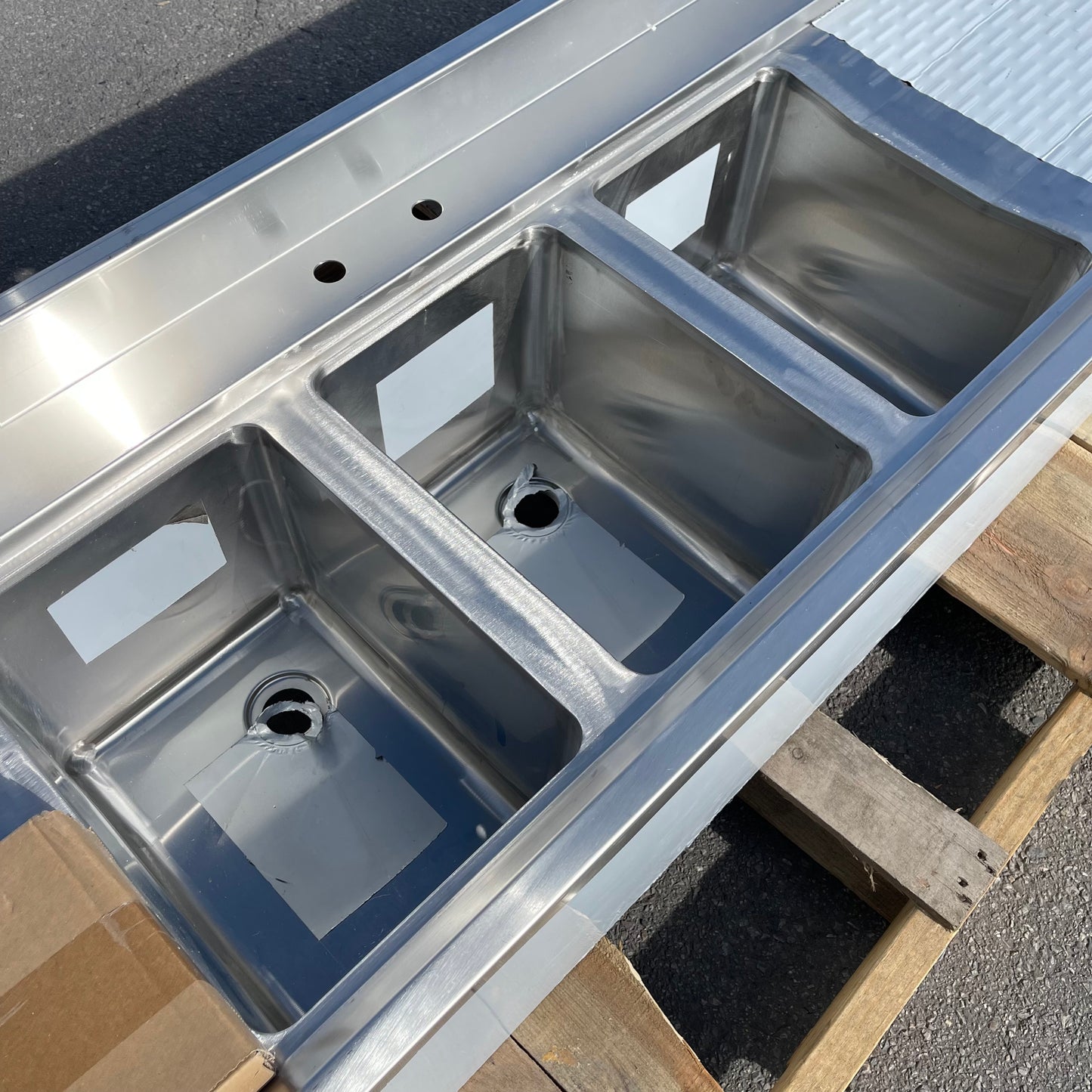 ZA@ Pallet of REGENCY Three-bowl Underbar Sink Stainless Steel 600B32184 (AS-IS)