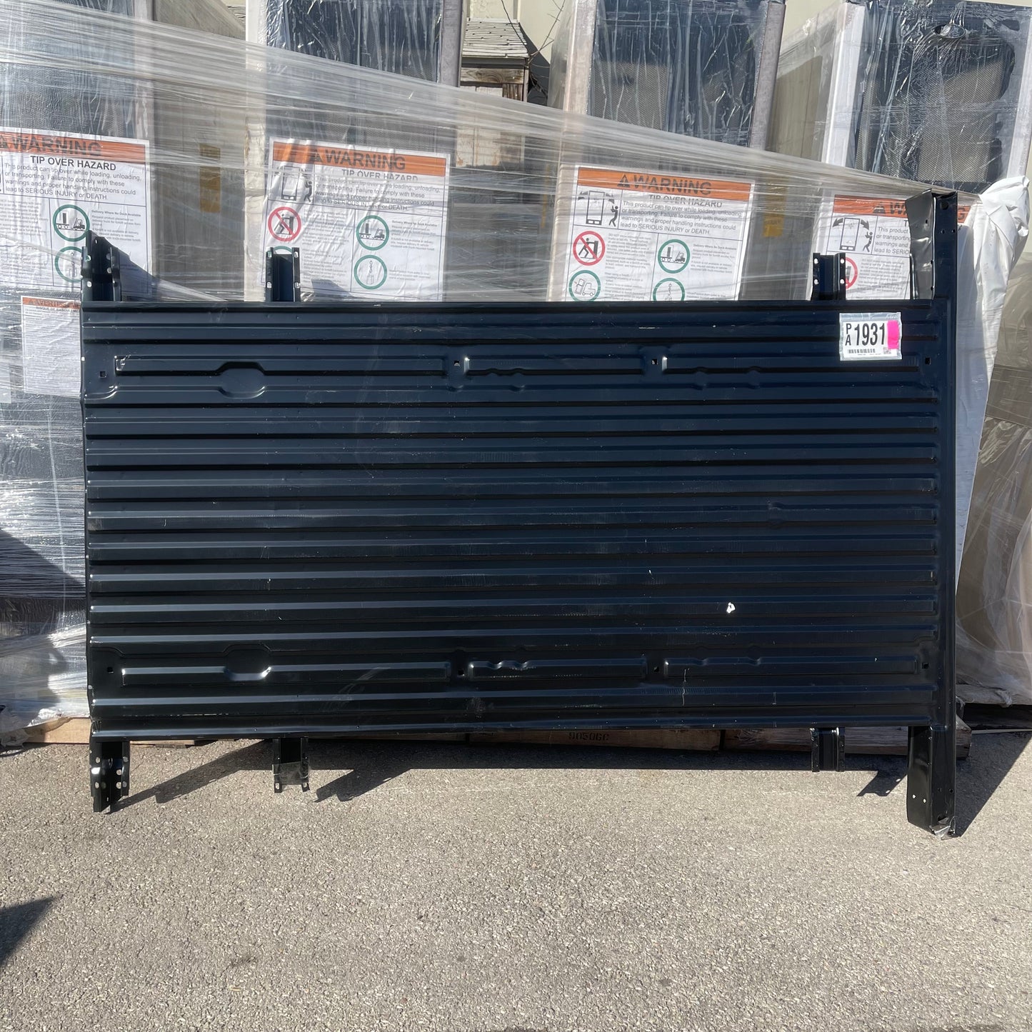 ZA@ Pallet of CLASSIC INDUSTRIES Truck Bed Floor Assembly for Ford F-series & Bronco 1973-79 TR11215A (AS-IS)