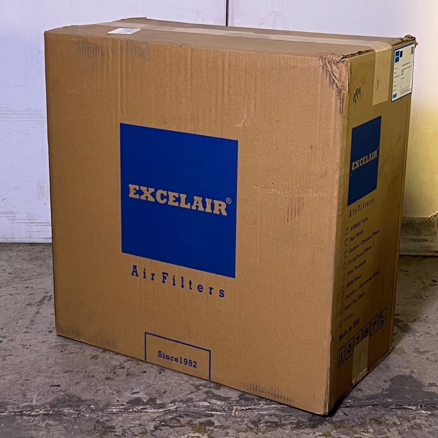 ZA@ EXCELAIR Air Filter V-CELL FG 2V Sz 24" x 24" x 12" (AS-IS, A Little Damage in the Corners)