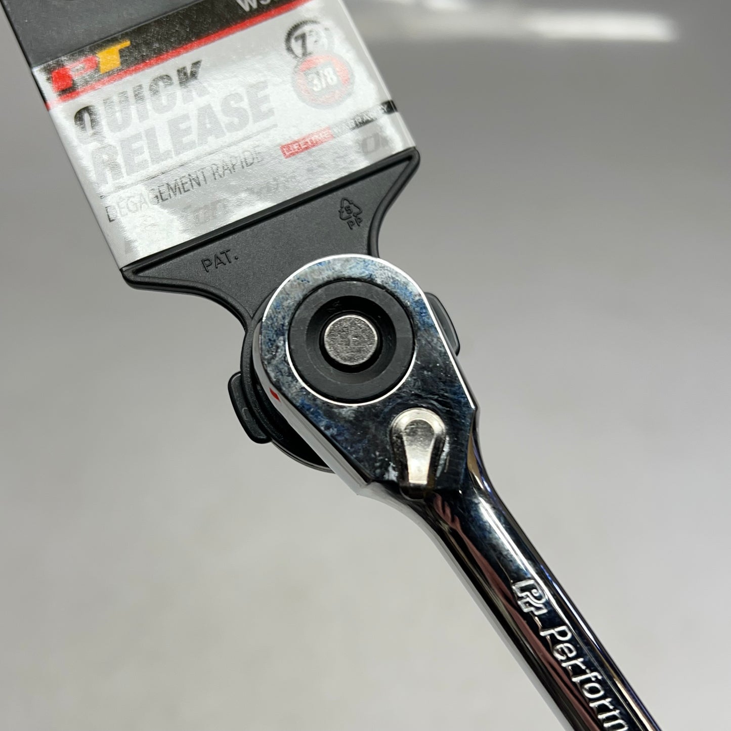 PERFORMANCE TOOLS Quick Release Teardrop Ratchet 3/8" Polished Nickel W38101