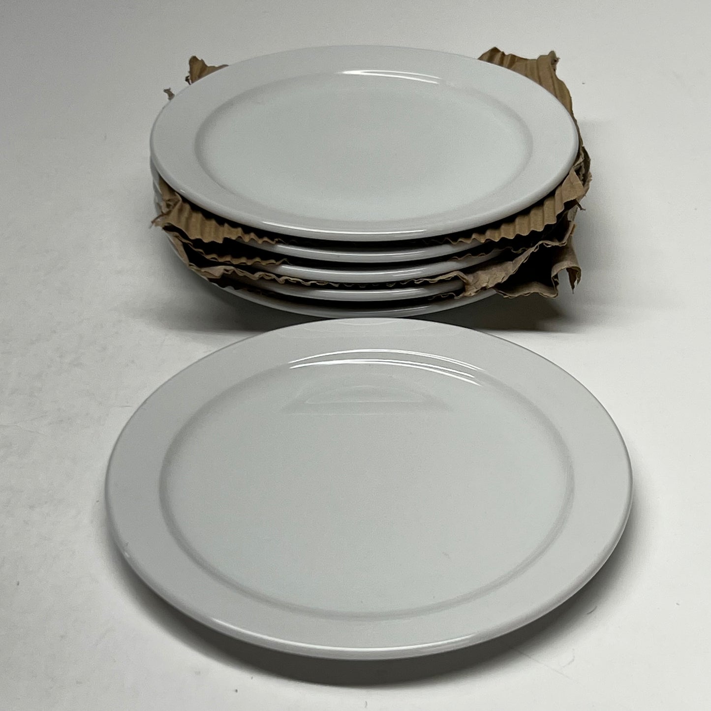 ONEIDA LTD (36 PACK) Commercial Grade Bright White Ceramic Plates - 7 1/4" Round F8020000127