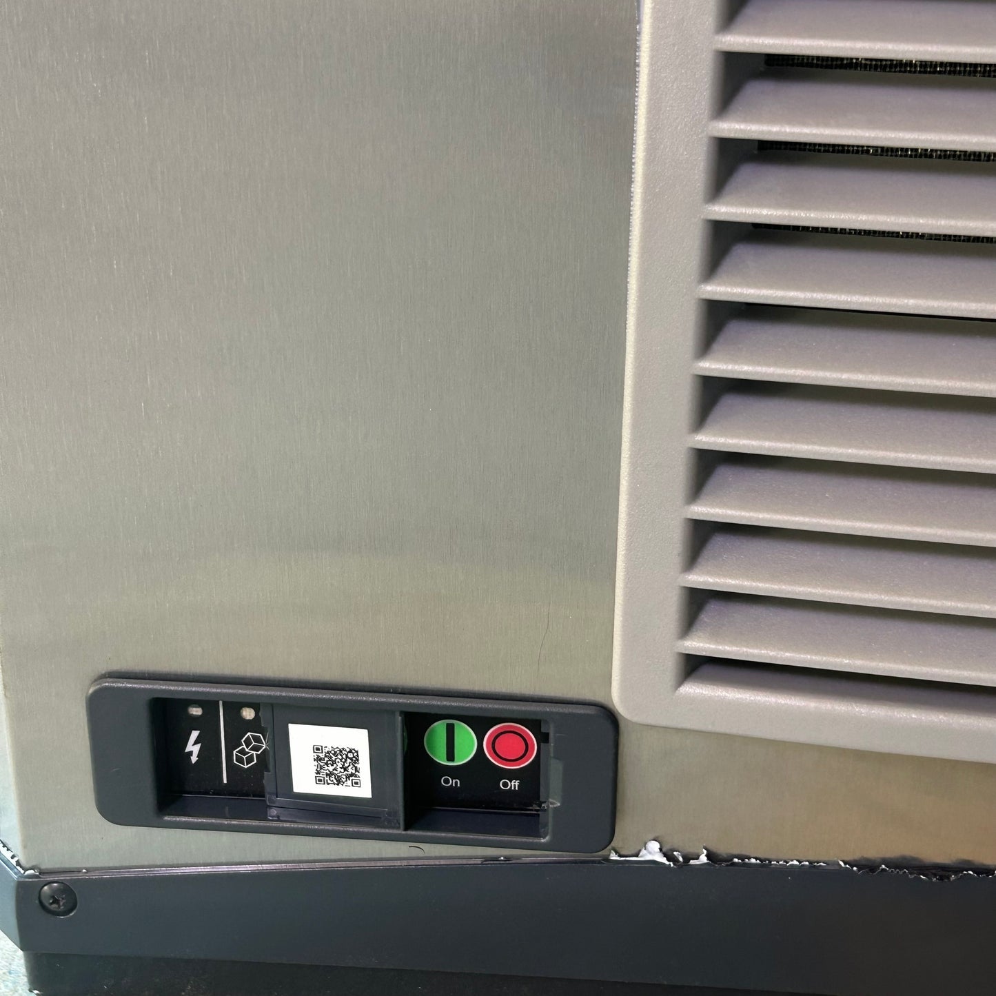 SCOTSMAN Prodigy Plus Nugget Style Ice Maker 27"x22.9"x24" NS1322A-32 (As-Is Damaged, See Images)